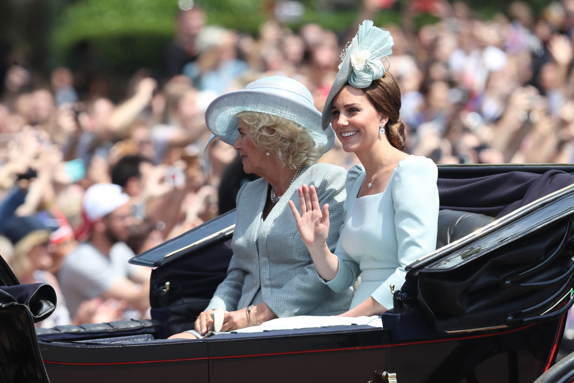Kate Middleton absolutamente deslumbrante em aniversário da rainha