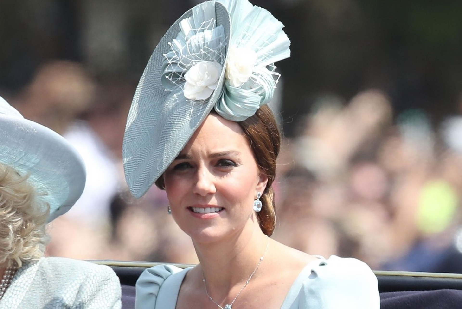 Kate Middleton absolutamente deslumbrante em aniversário da rainha