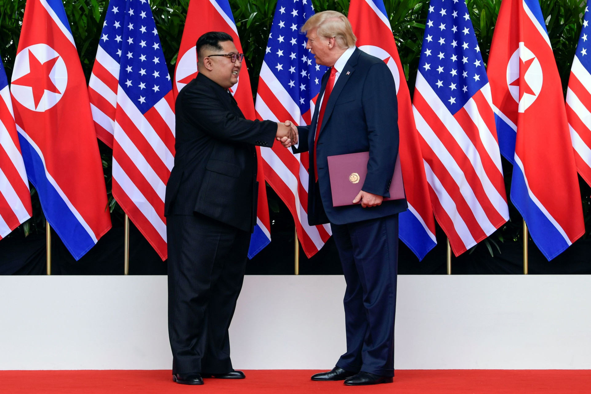 As imagens da cimeira histórica que juntou Kim e Trump