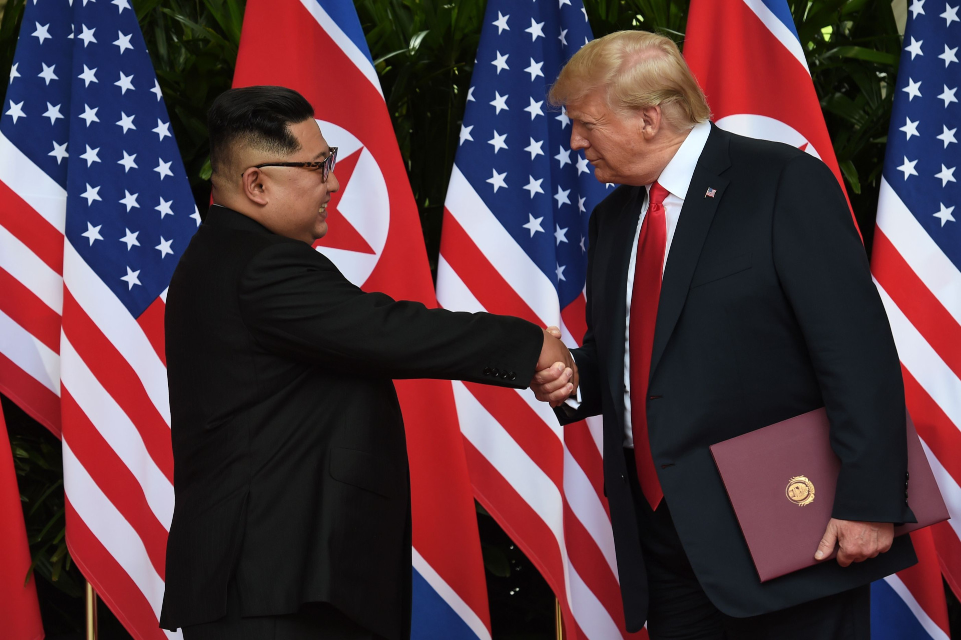 As imagens da cimeira histórica que juntou Kim e Trump