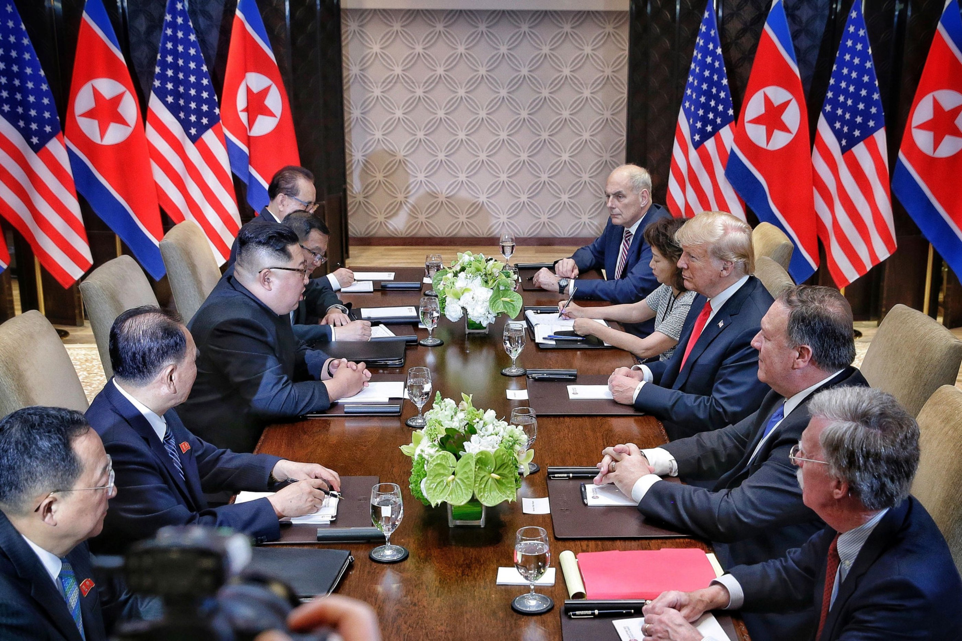As imagens da cimeira histórica que juntou Kim e Trump