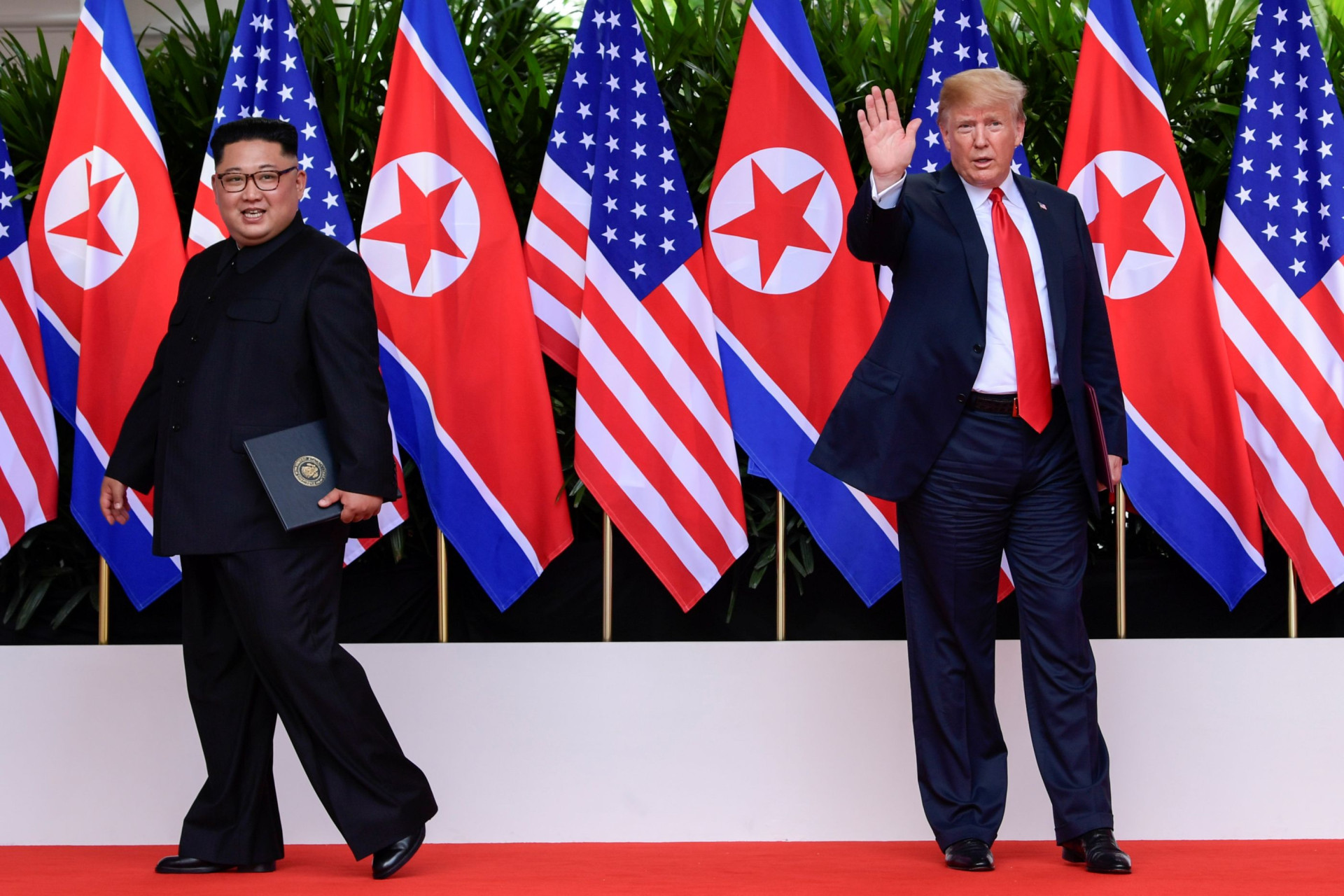 As imagens da cimeira histórica que juntou Kim e Trump