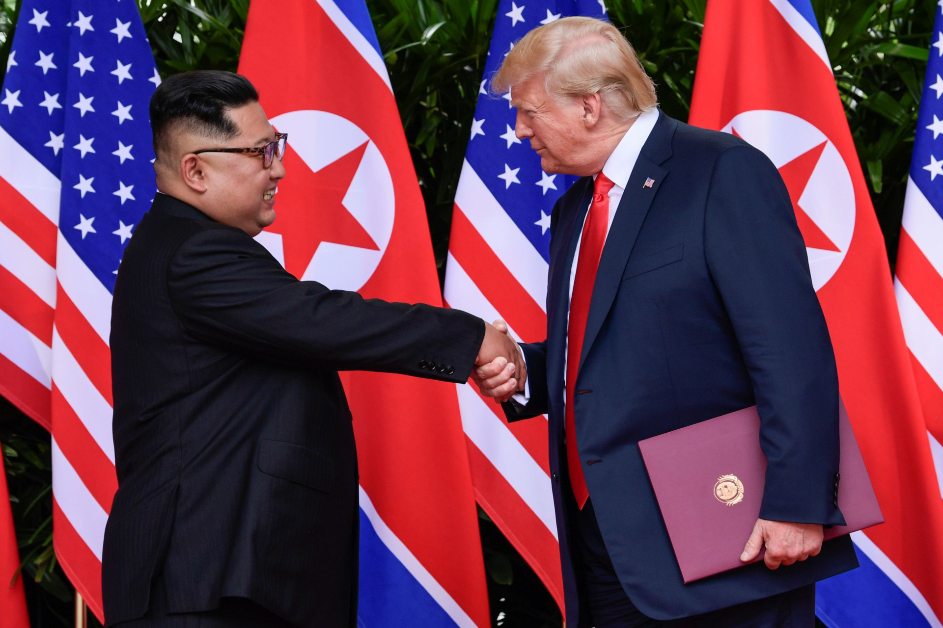 As imagens da cimeira histórica que juntou Kim e Trump