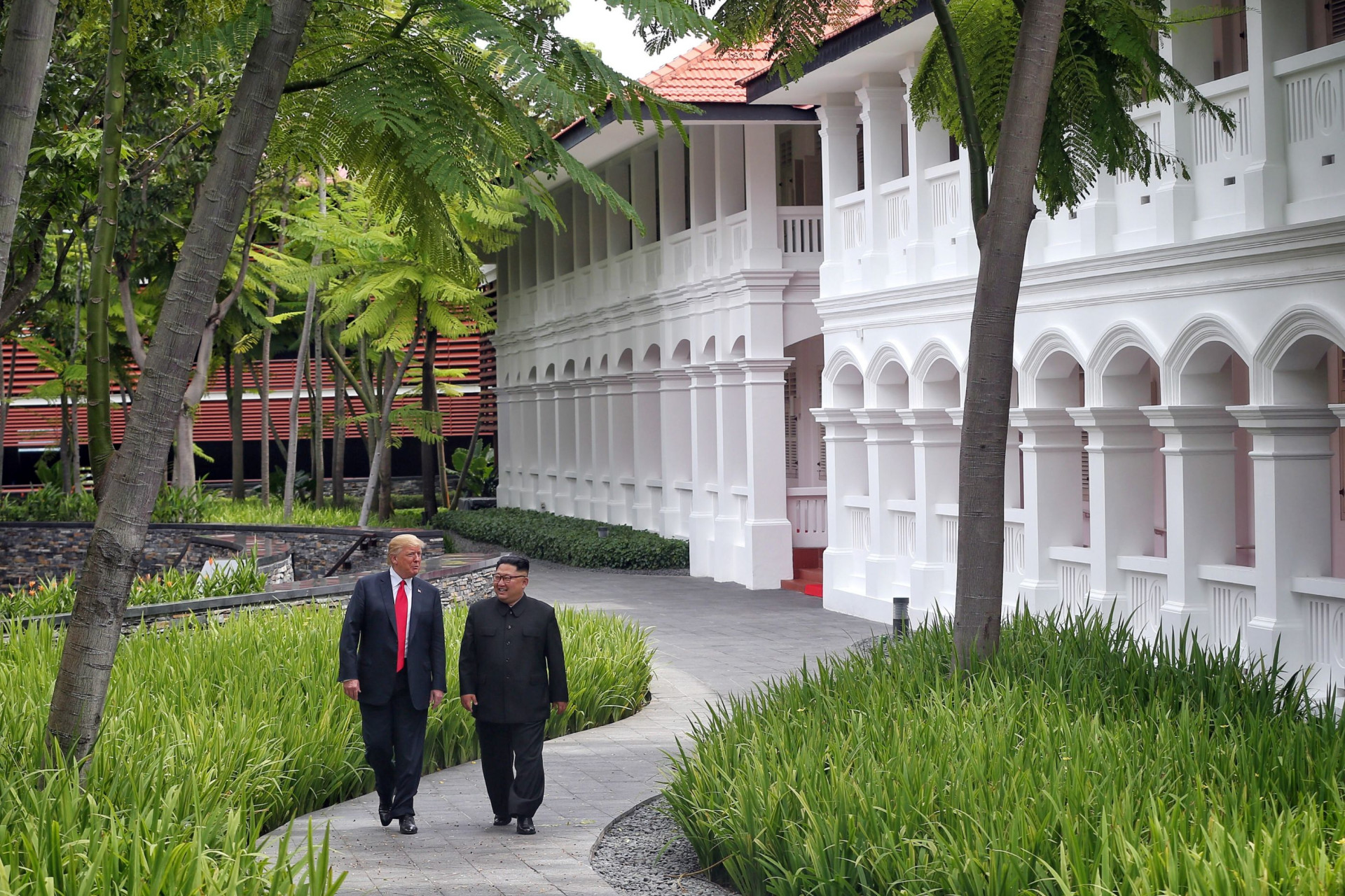 As imagens da cimeira histórica que juntou Kim e Trump