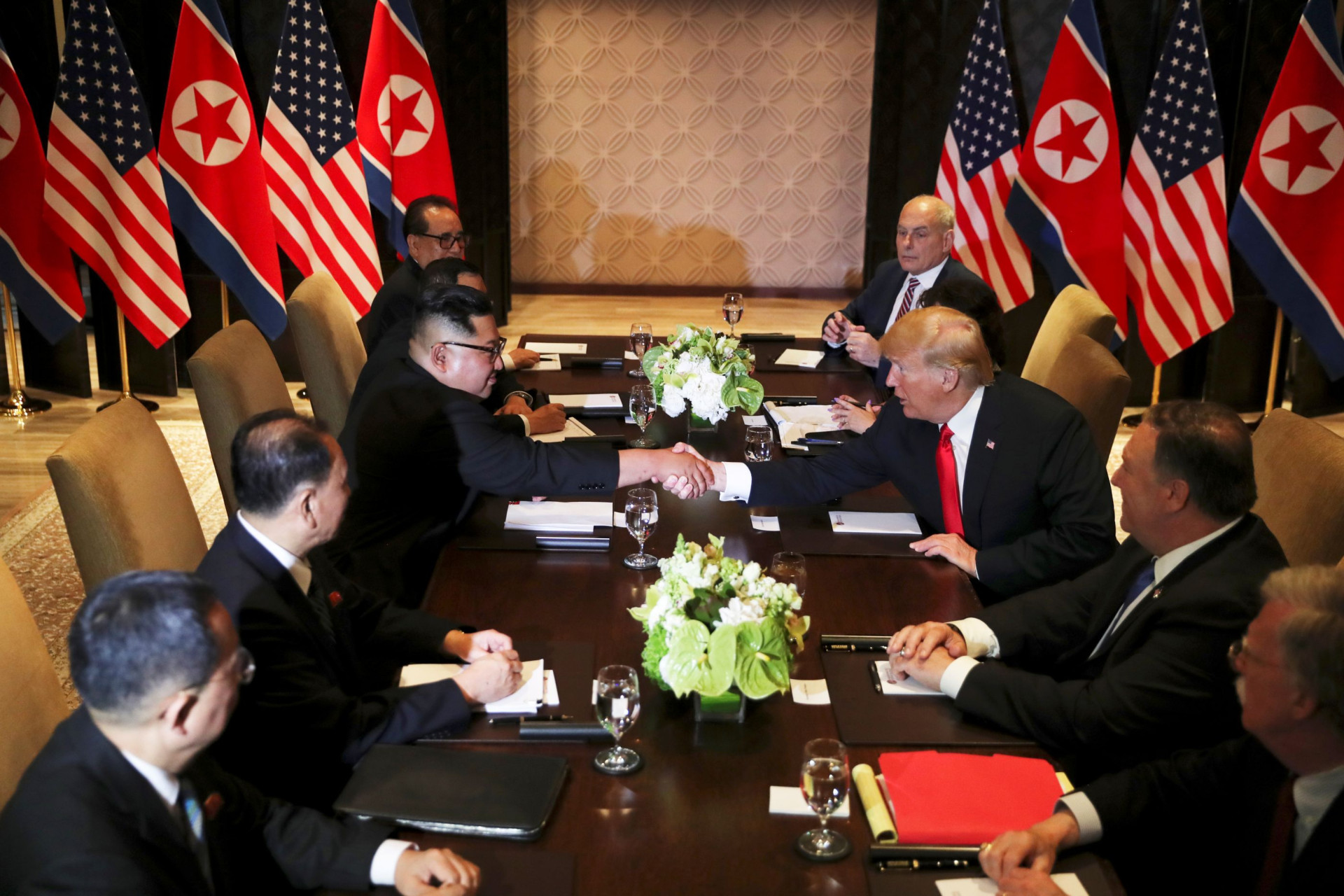 As imagens da cimeira histórica que juntou Kim e Trump