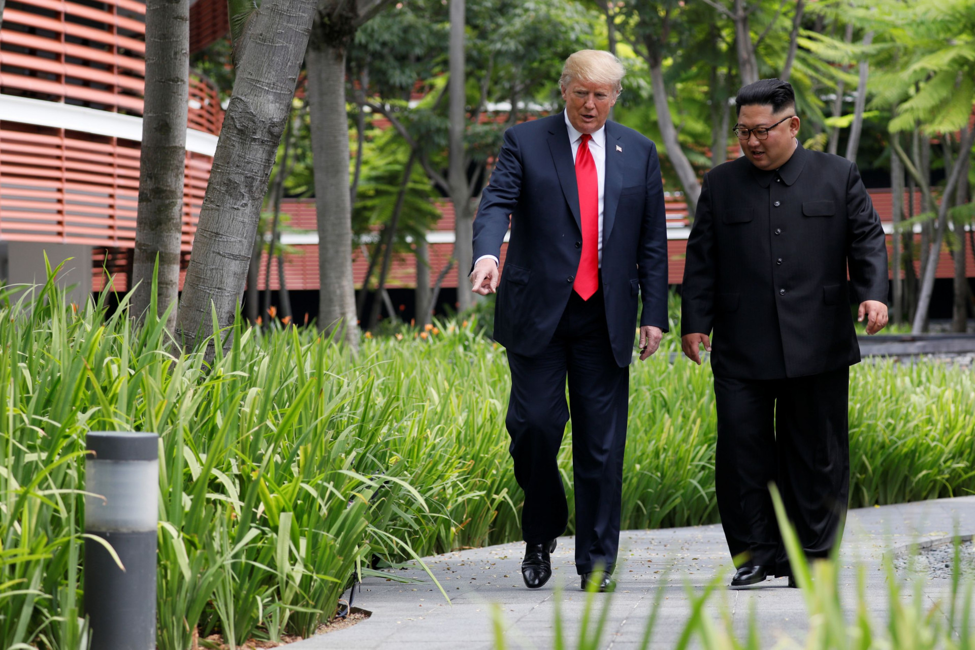As imagens da cimeira histórica que juntou Kim e Trump