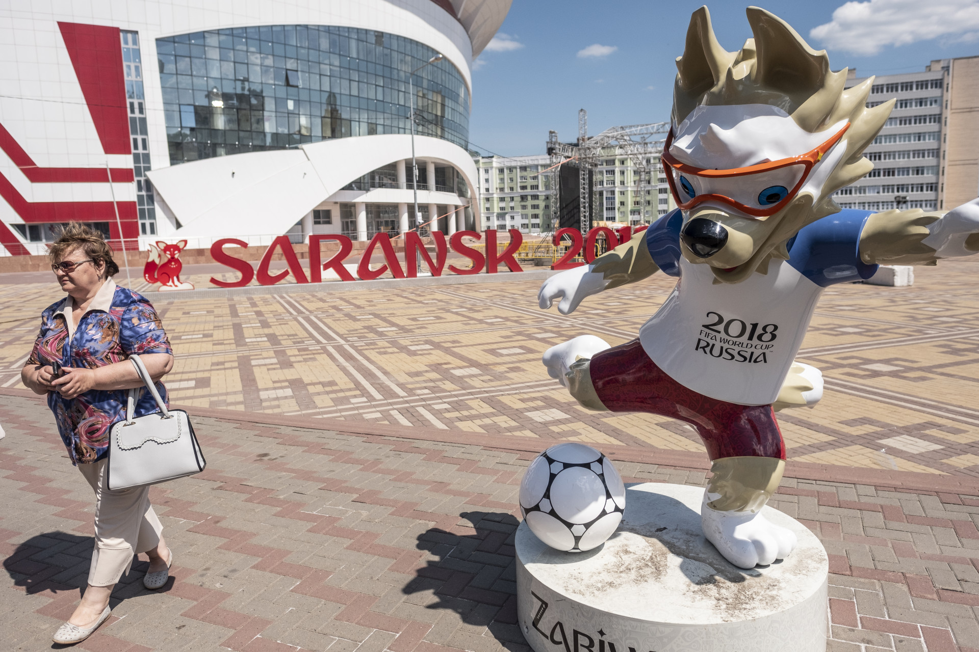 A um dia do jogo de Portugal, vinho e bacalhau já invadem ruas da Rússia