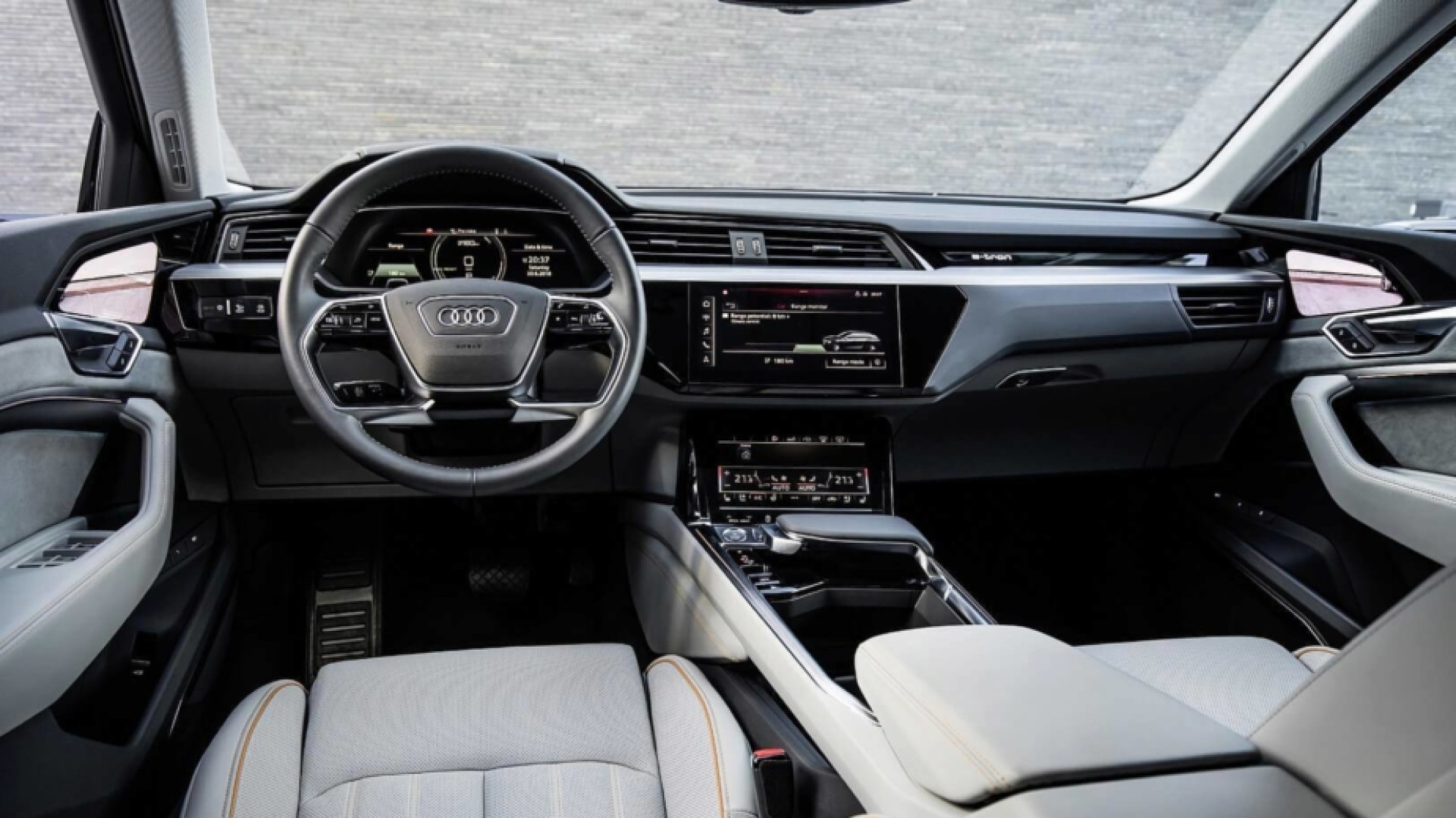 Audi e-tron vai ser o primeiro carro com retrovisores interiores