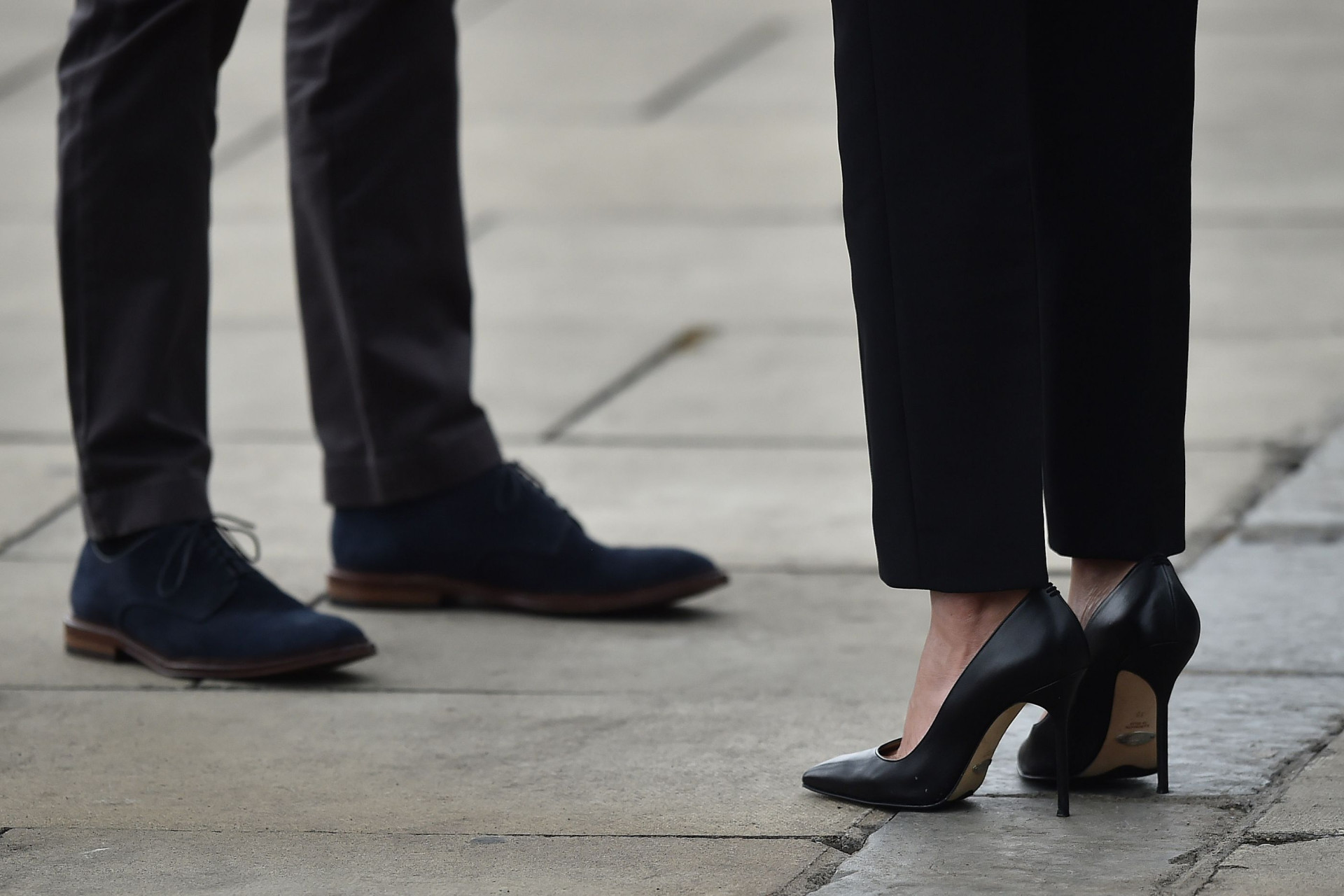Meghan Markle usa pela primeira vez calças em evento oficial após casar