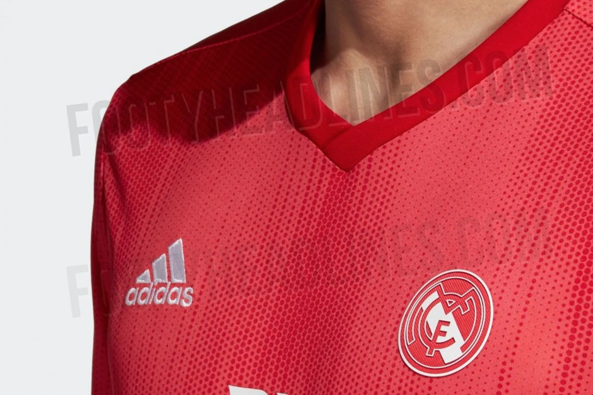Terceiro equipamento do Real Madrid apresenta símbolo... sem coroa