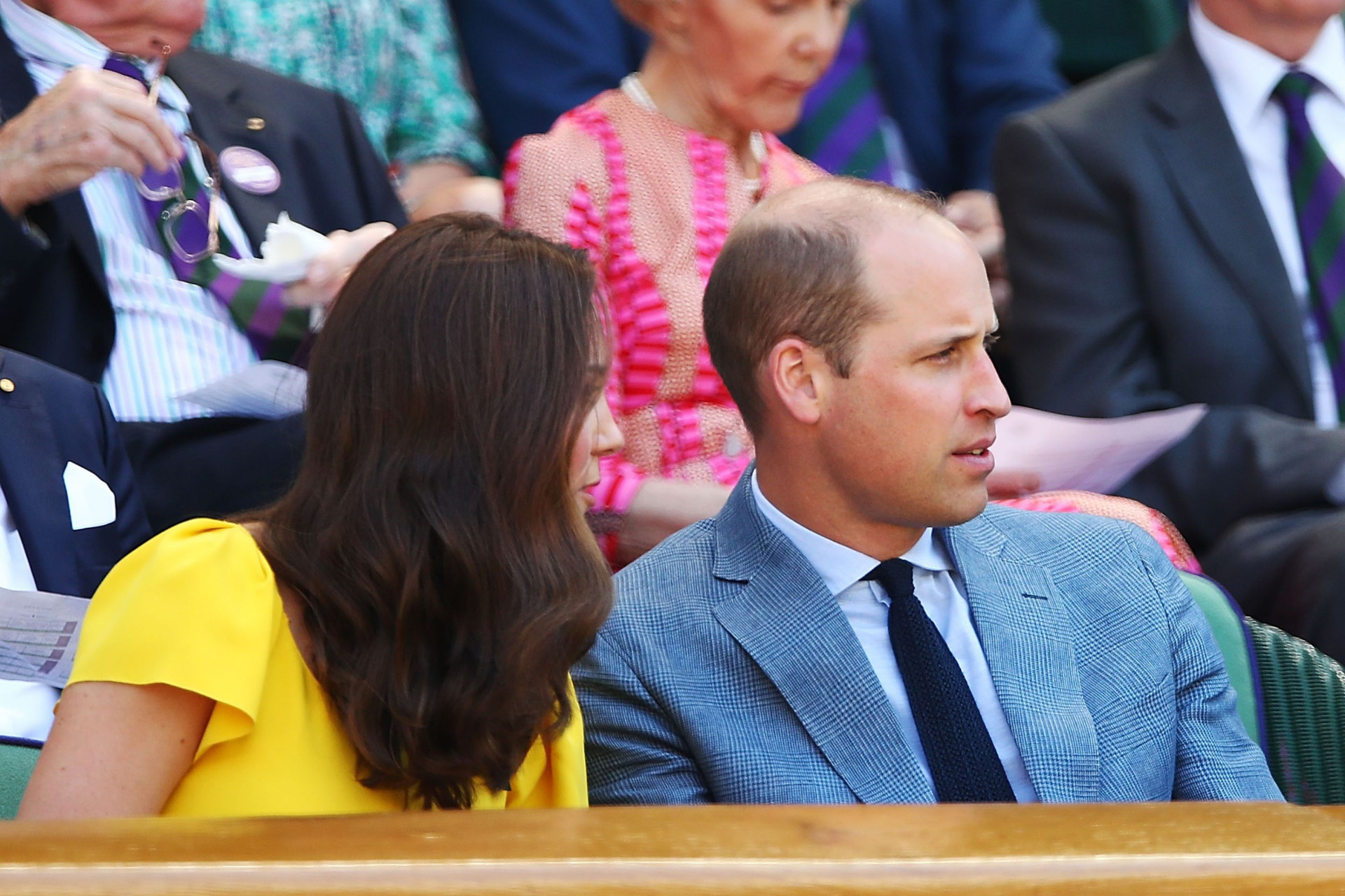Kate Middleton e príncipe William em clima de cumplicidade durante evento