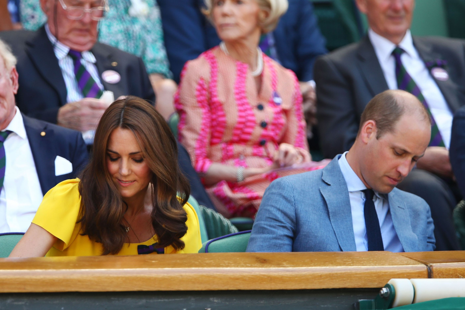 Kate Middleton e príncipe William em clima de cumplicidade durante evento