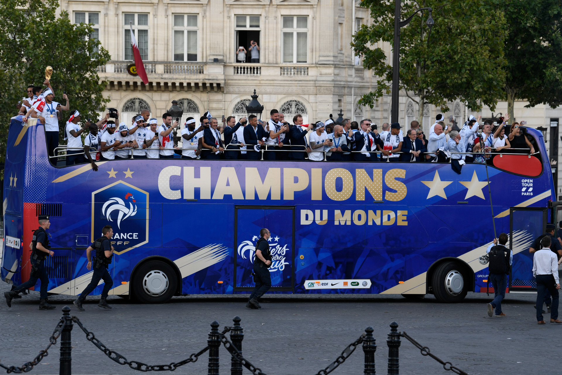 Foi em festa que França recebeu o Campeão do Mundo