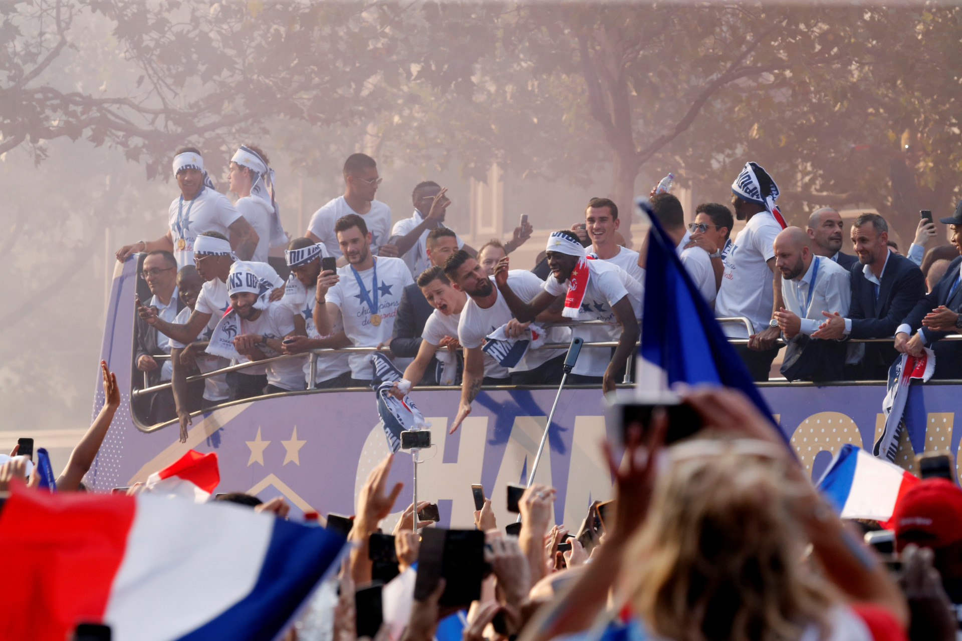 Foi em festa que França recebeu o Campeão do Mundo