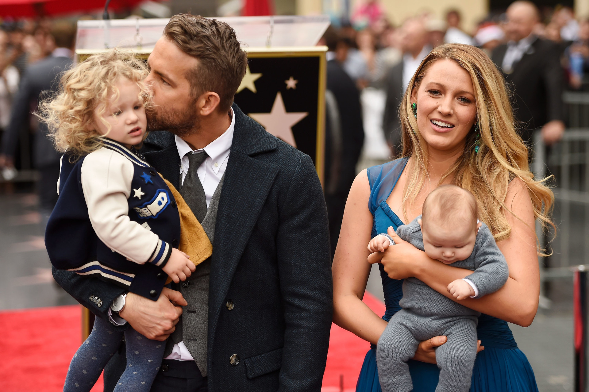 Blake Lively e Ryan Reynolds completaram seis anos de casamento