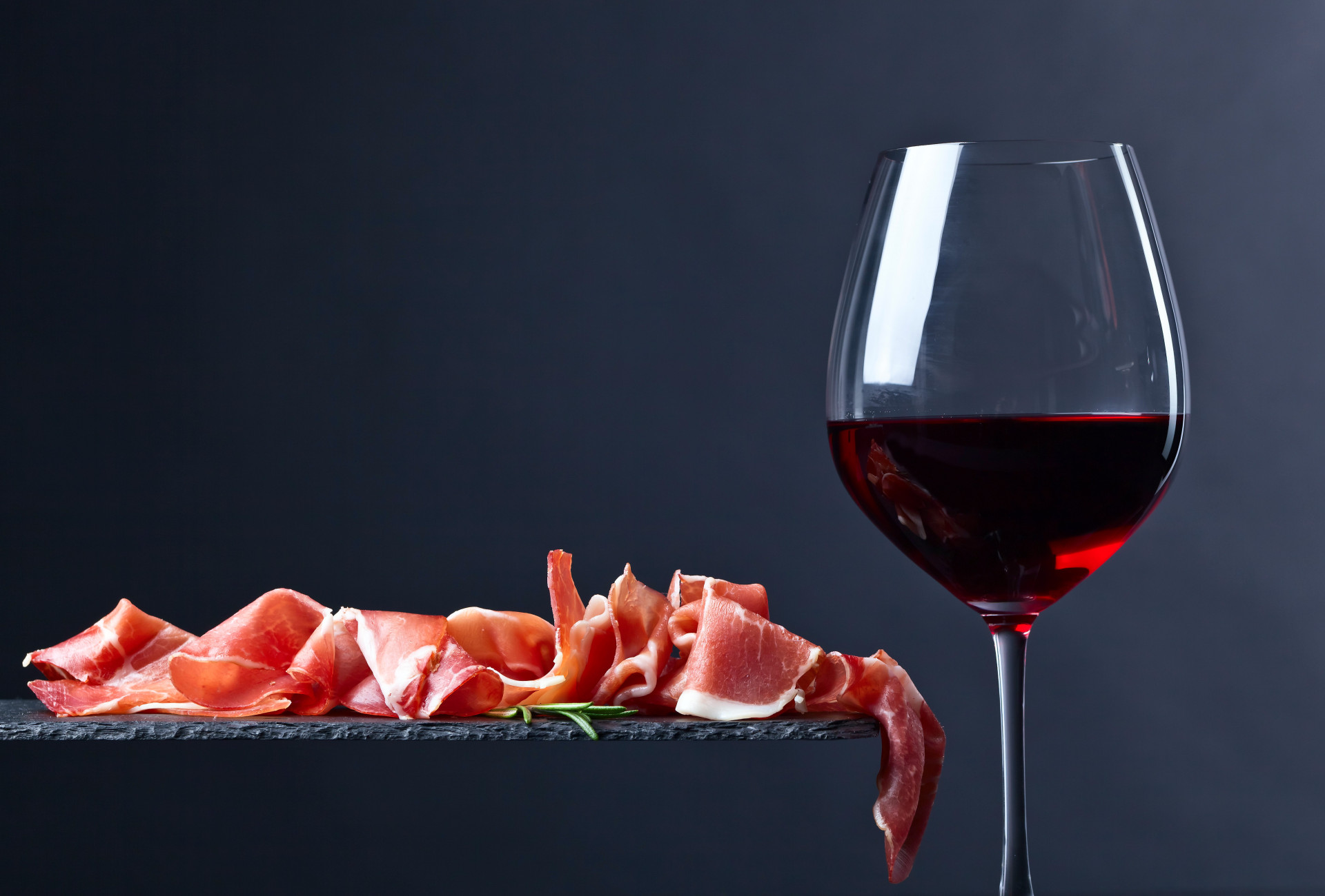 Os vinhos e as comidas que fazem um par perfeito