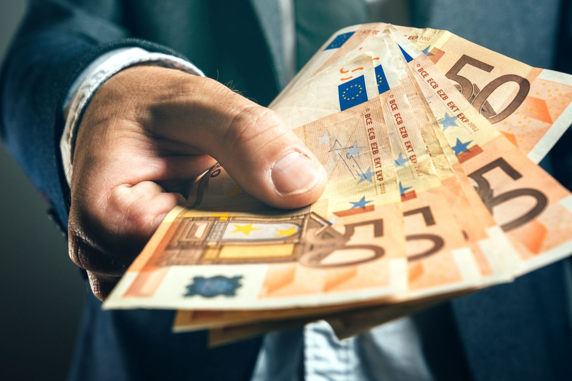 Emprestar dinheiro à família ou amigos? Seis motivos para não o fazer