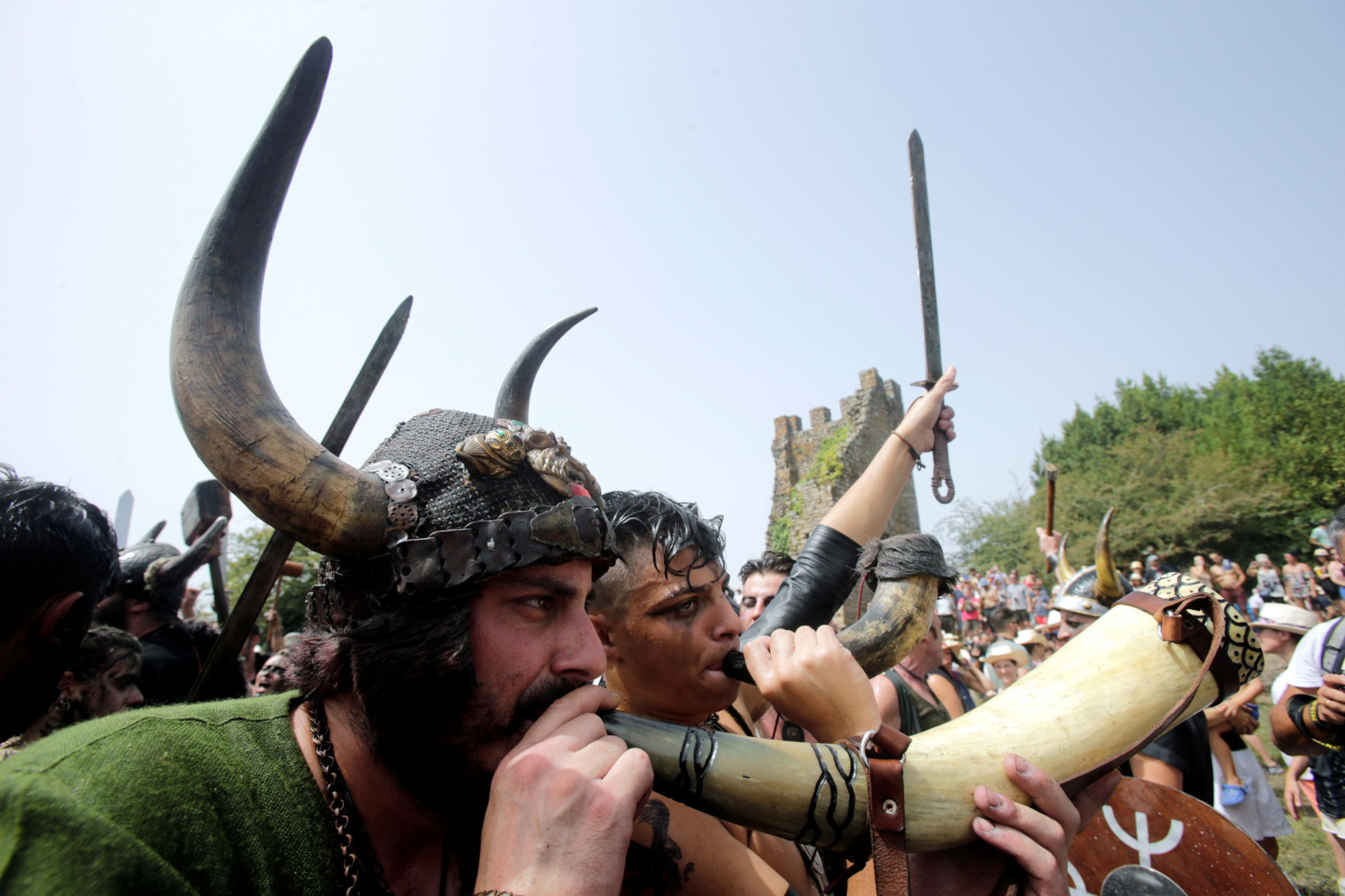 Todos os anos os vikings regressam à costa de Espanha... para festejar