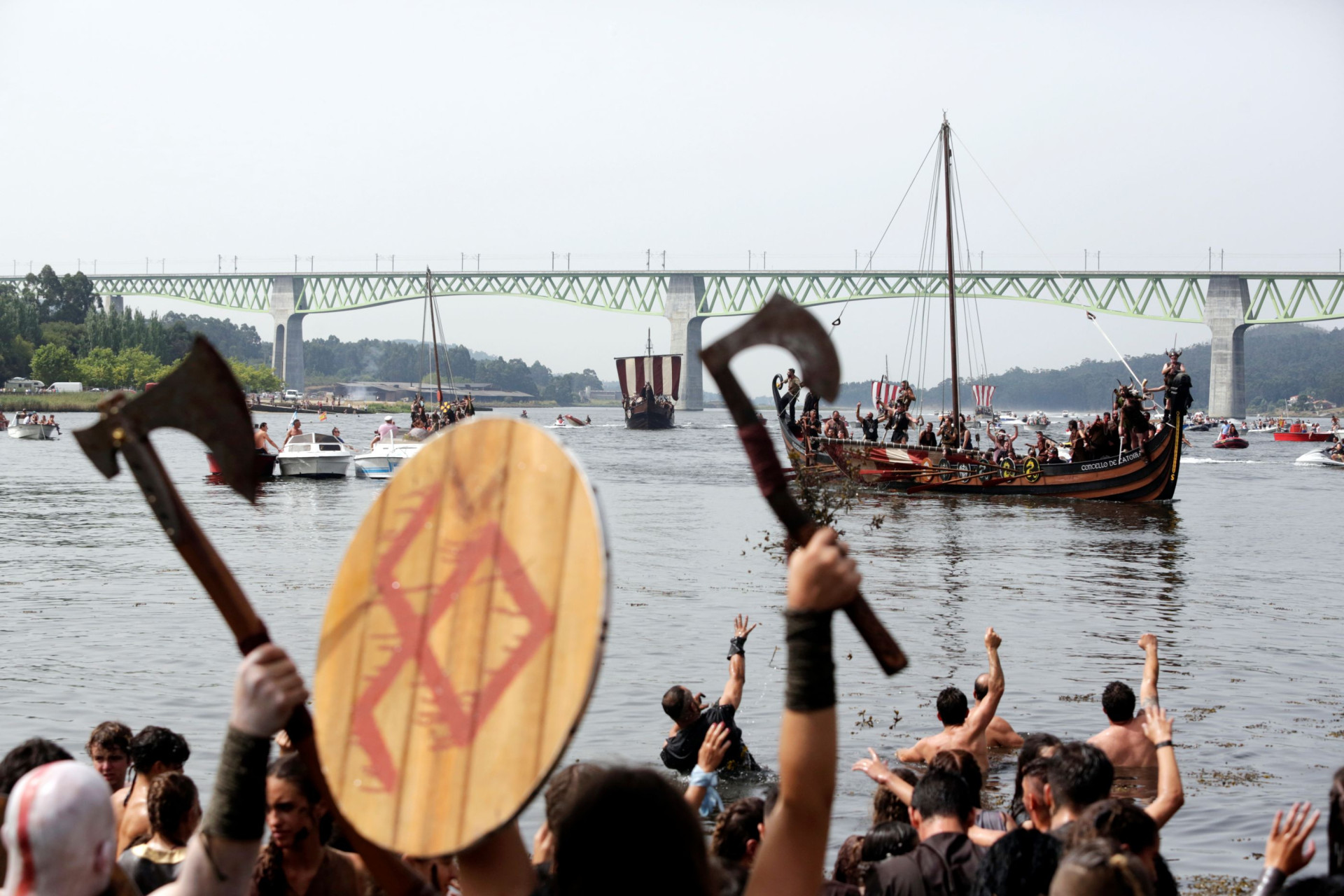 Todos os anos os vikings regressam à costa de Espanha... para festejar