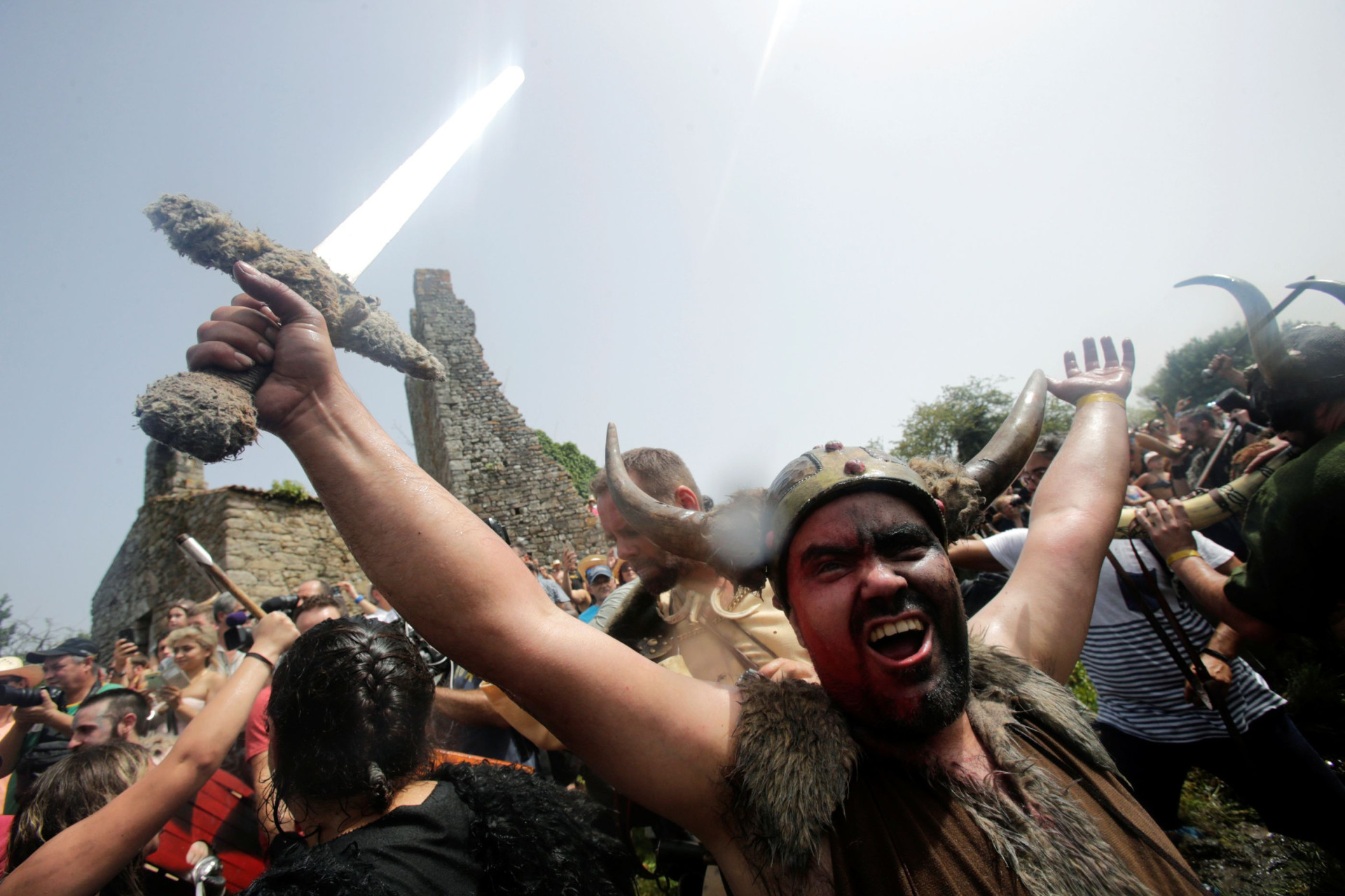 Todos os anos os vikings regressam à costa de Espanha... para festejar