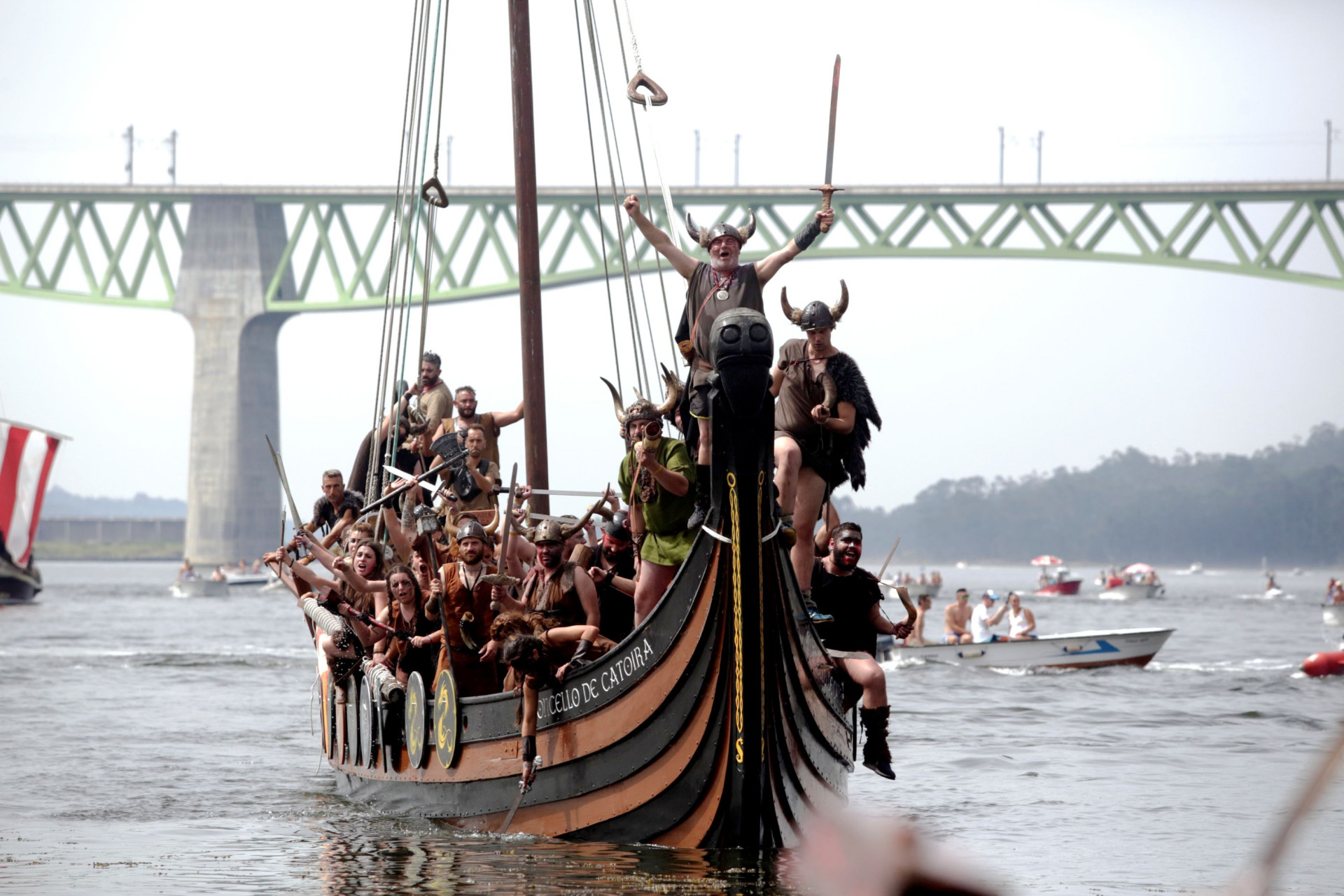 Todos os anos os vikings regressam à costa de Espanha... para festejar