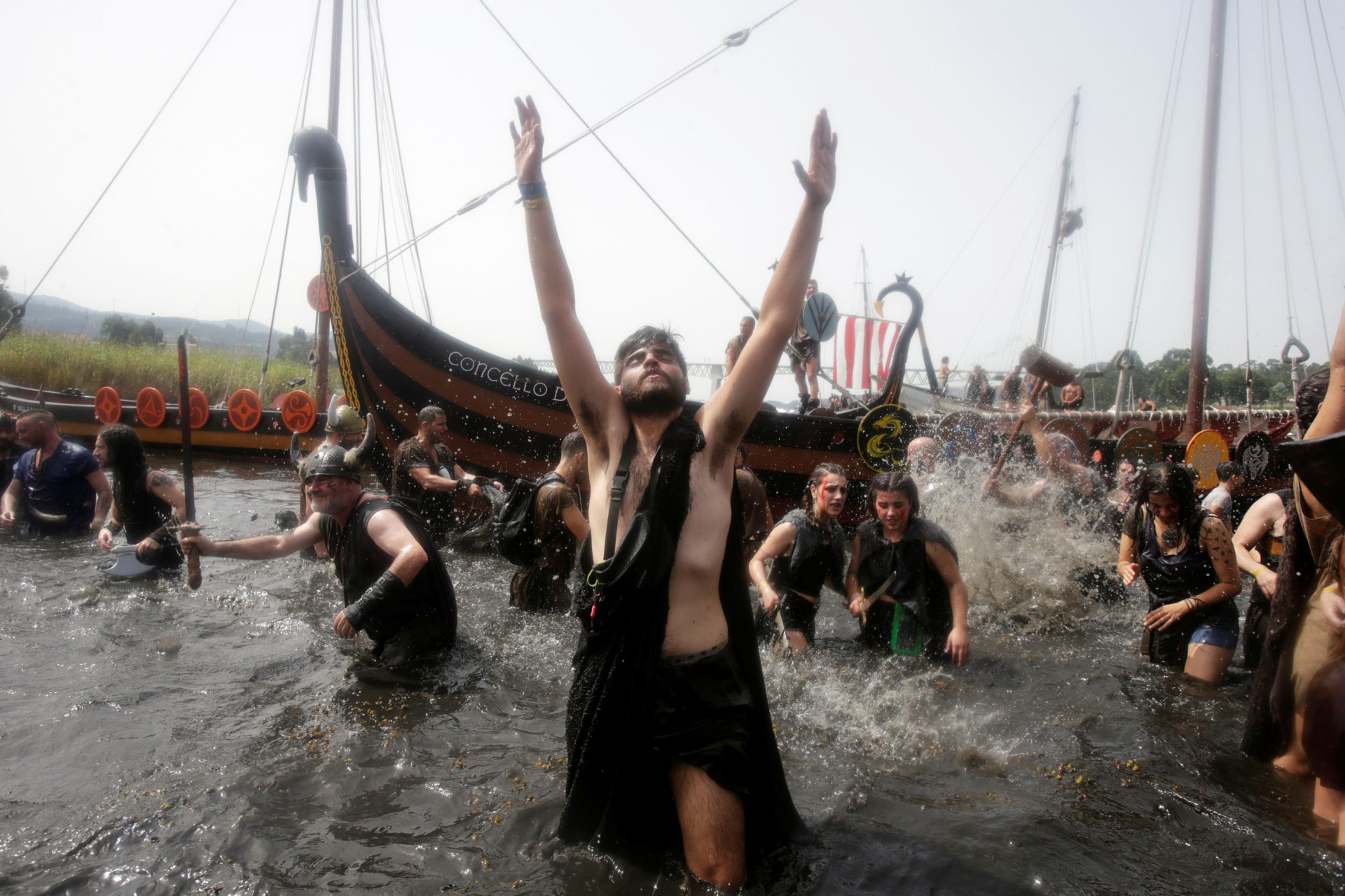 Todos os anos os vikings regressam à costa de Espanha... para festejar