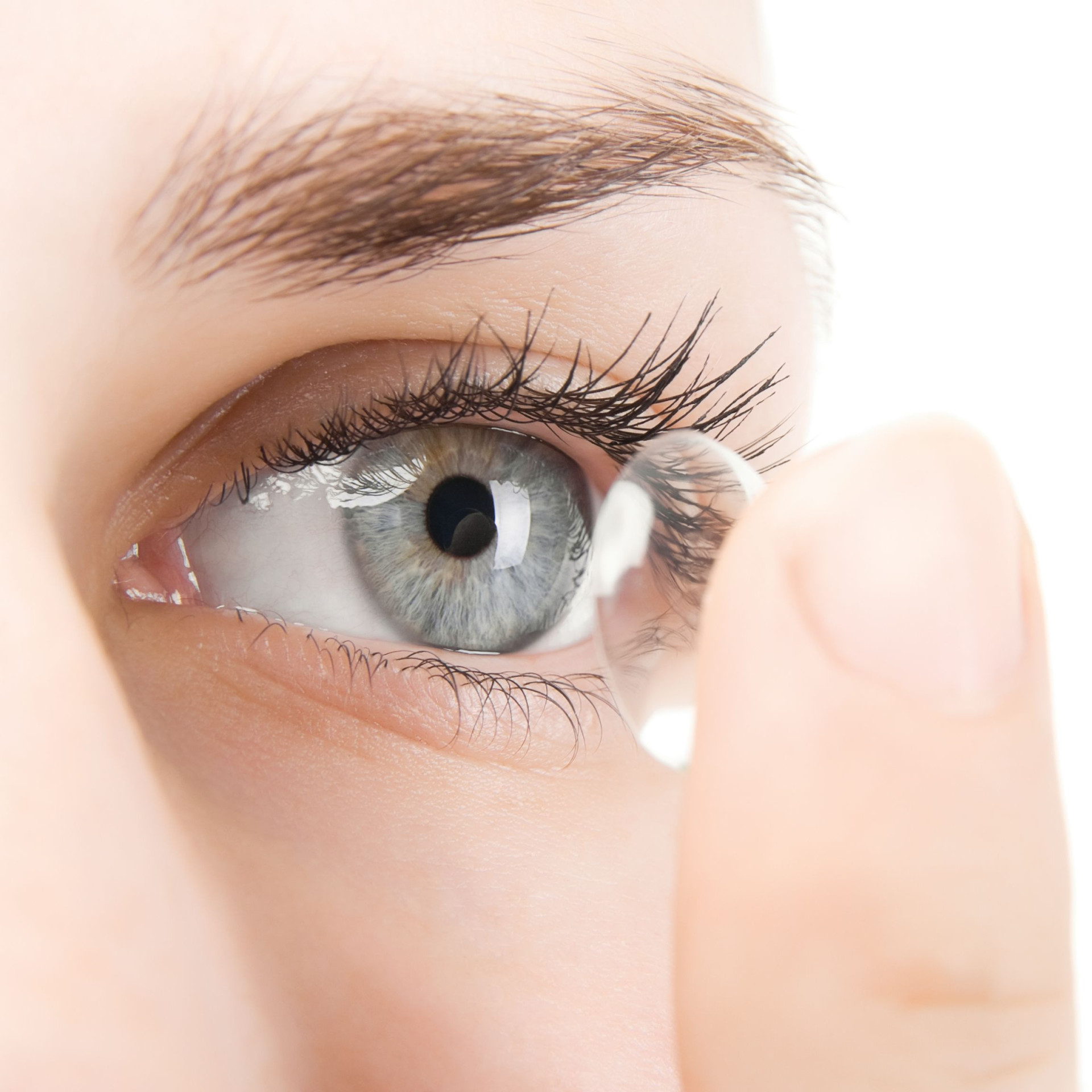 Sete coisas que nunca deve fazer se usa lentes de contacto