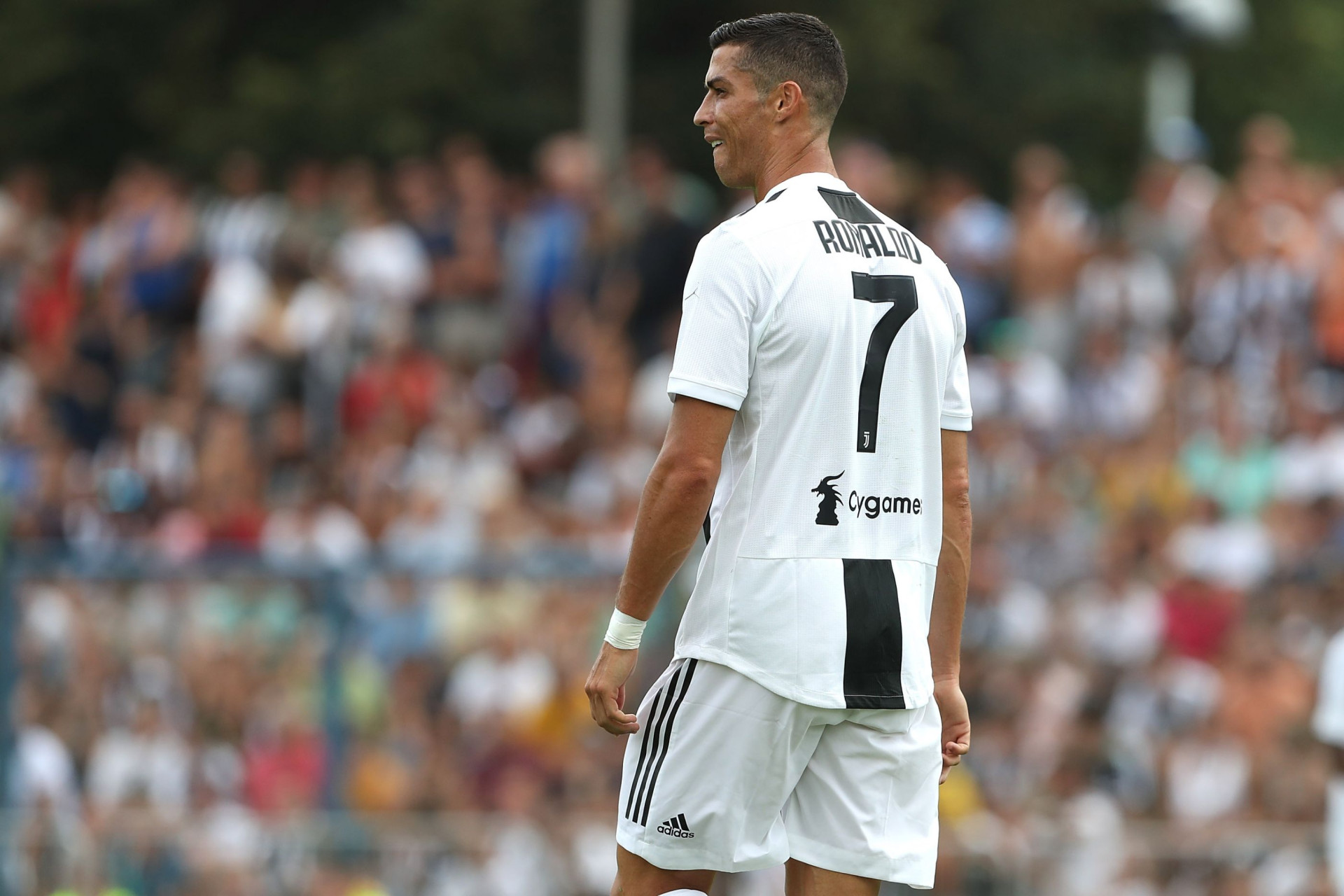 'Ronaldomania' atinge Itália: Eis as imagens da estreia do português