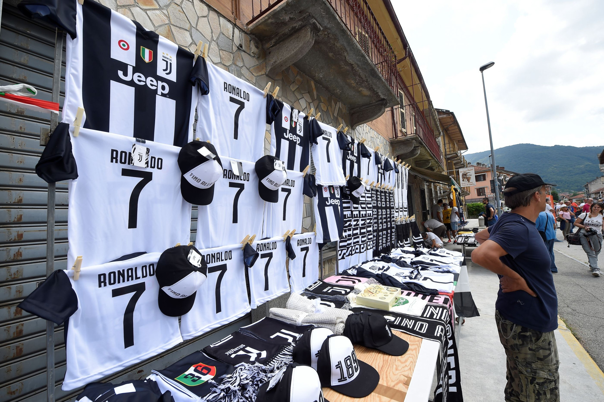 'Ronaldomania' atinge Itália: Eis as imagens da estreia do português