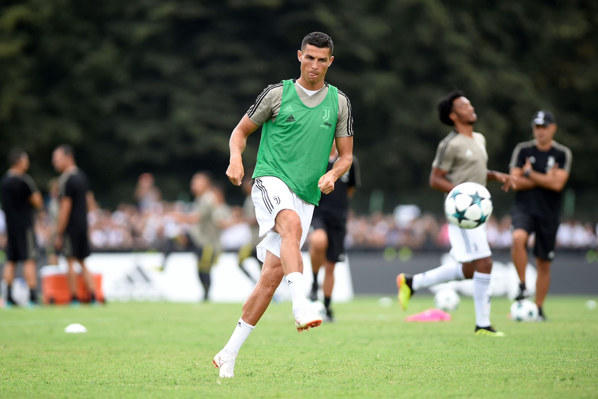 'Ronaldomania' atinge Itália: Eis as imagens da estreia do português