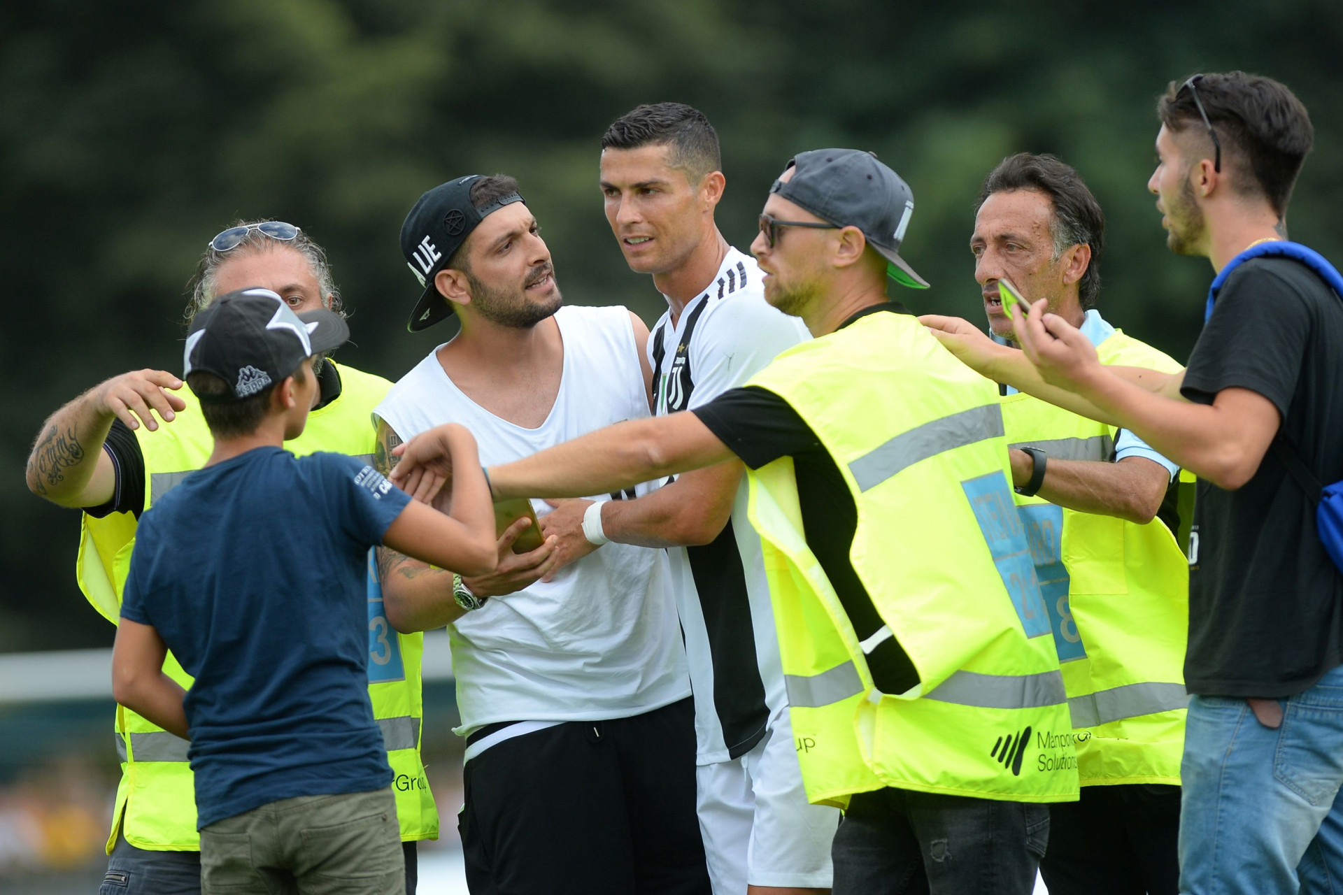 Estreia de Cristiano Ronaldo cancelada devido a invasão de campo