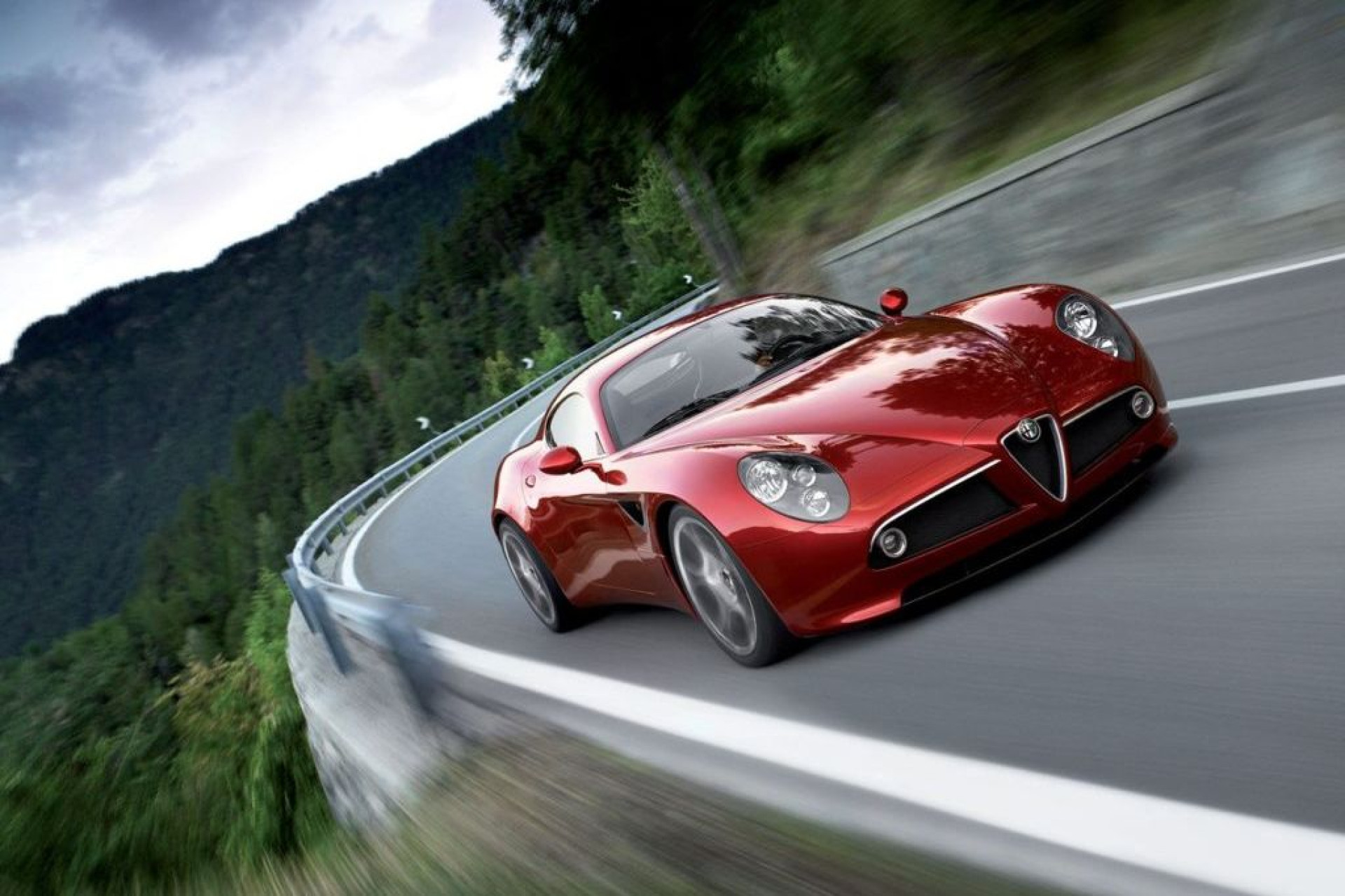 Alfa Romeo 8C: Um monstro com mais de 700 cavalos