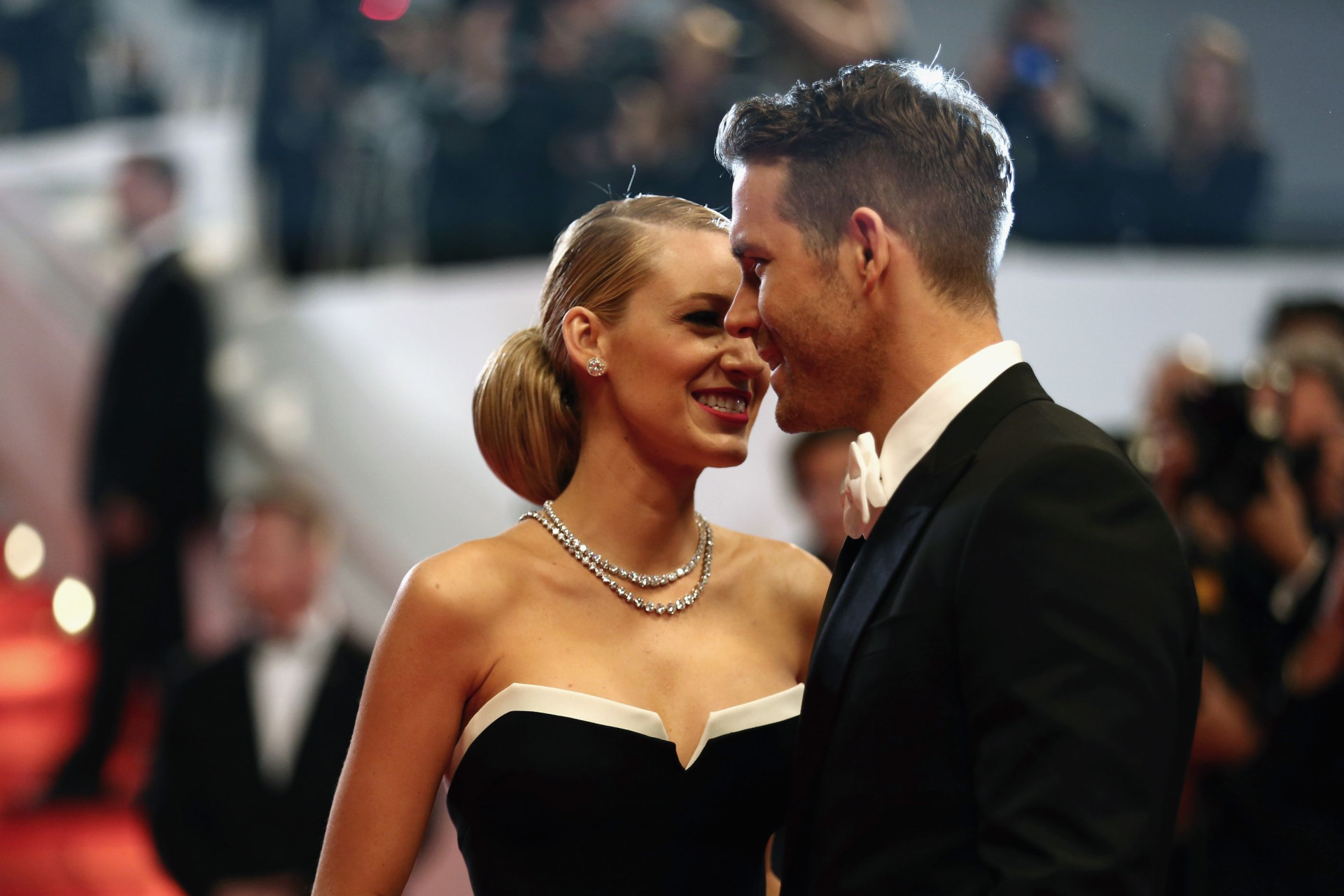 Blake Lively e Ryan Reynolds completaram seis anos de casamento