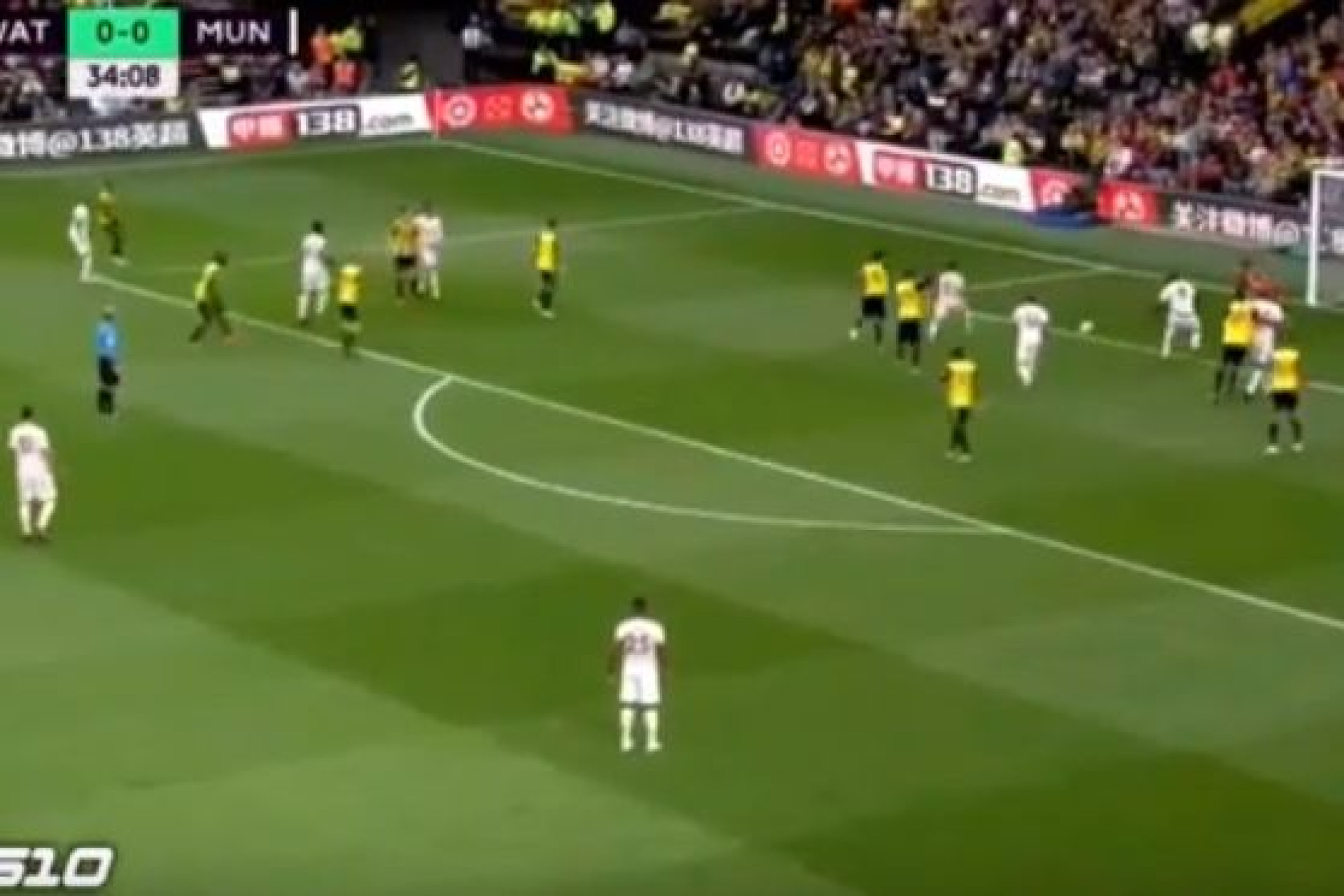 Lukaku empurra para o primeiro do United após jogada confusa