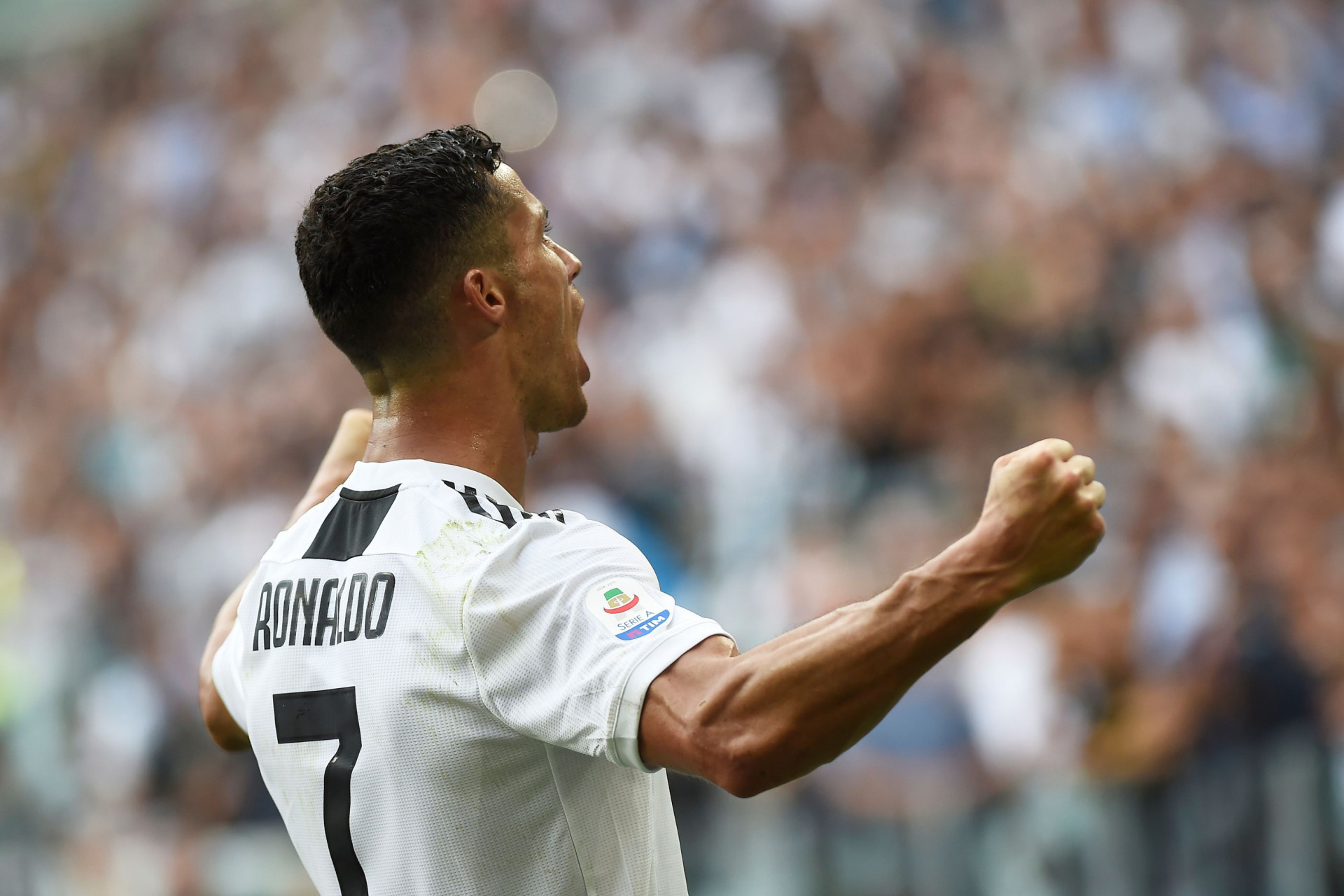 Ronaldo voltou a fazer a festa... e até Allegri teve direito a abraço