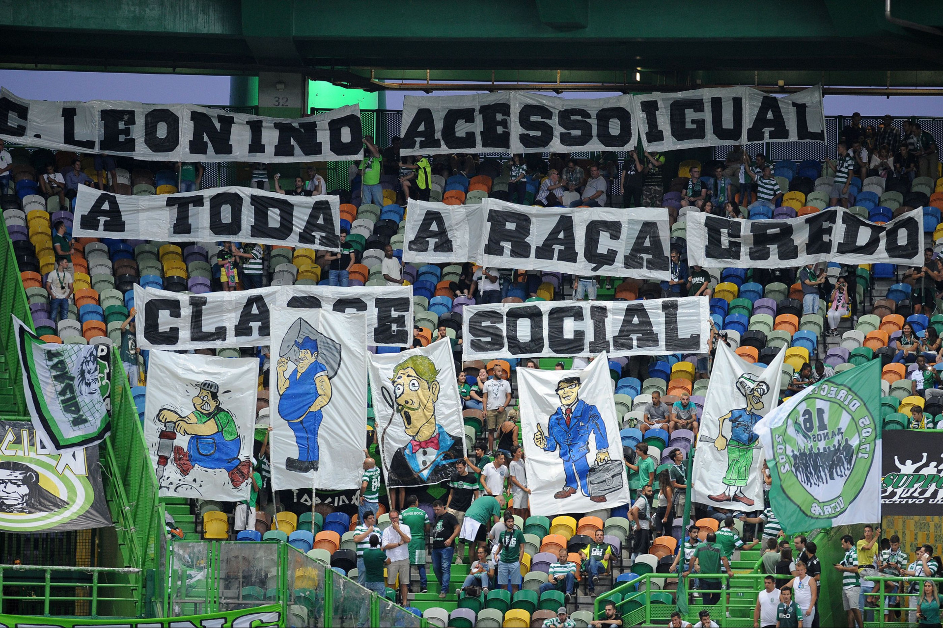 Bancadas de Alvalade deixaram recados internos e ao rival Benfica