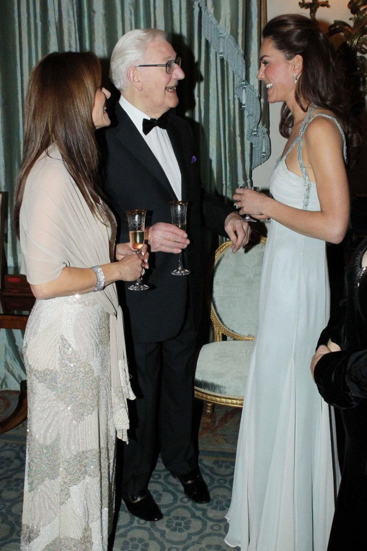 No primeiro evento sozinha, Meghan Markle distingue-se de Kate Middleton