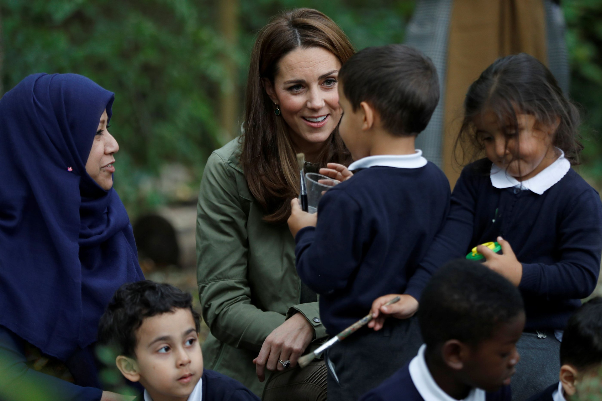Kate Middleton usa visual descontraído no regresso aos eventos públicos