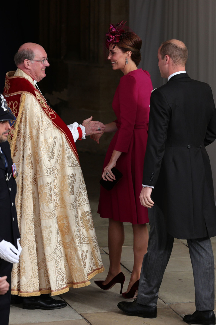 Casamento real: Kate Middleton aposta em vestido cor de cereja