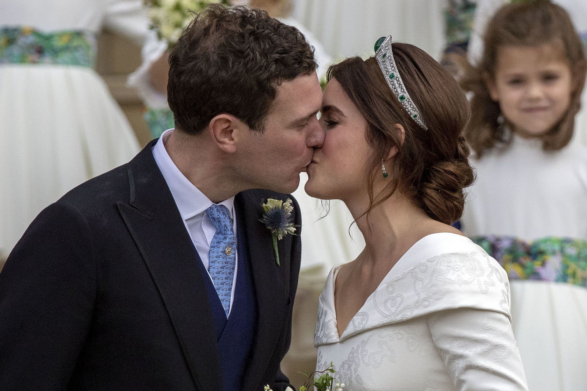 Princesa Eugenie exibiu orgulhosamente a cicatriz que tem nas costas