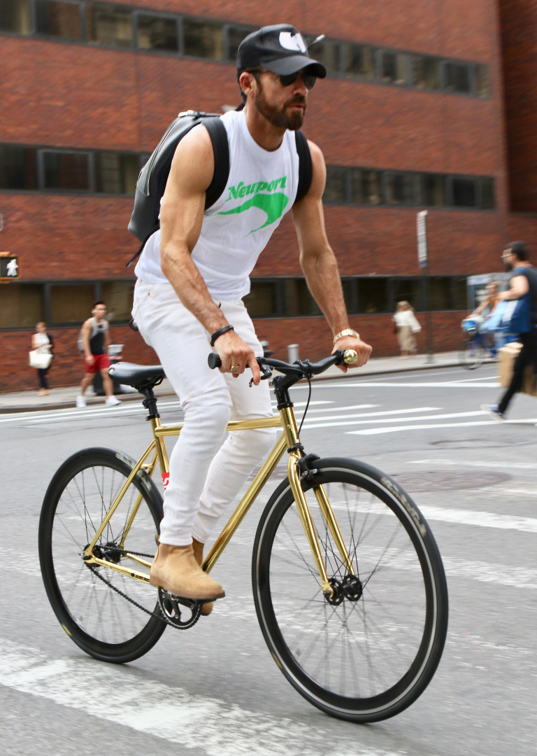 Sobre rodas: As estrelas que não dispensam a bicicleta