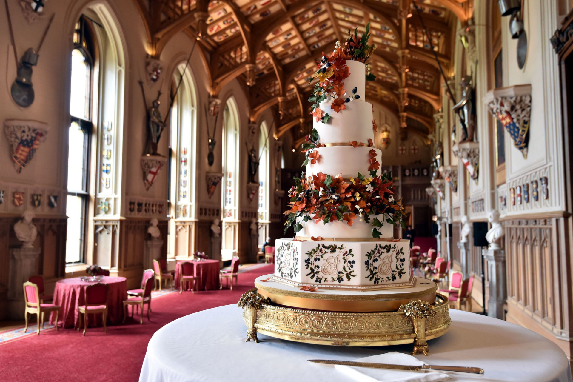 Reveladas imagens do bolo de casamento da princesa Eugenie