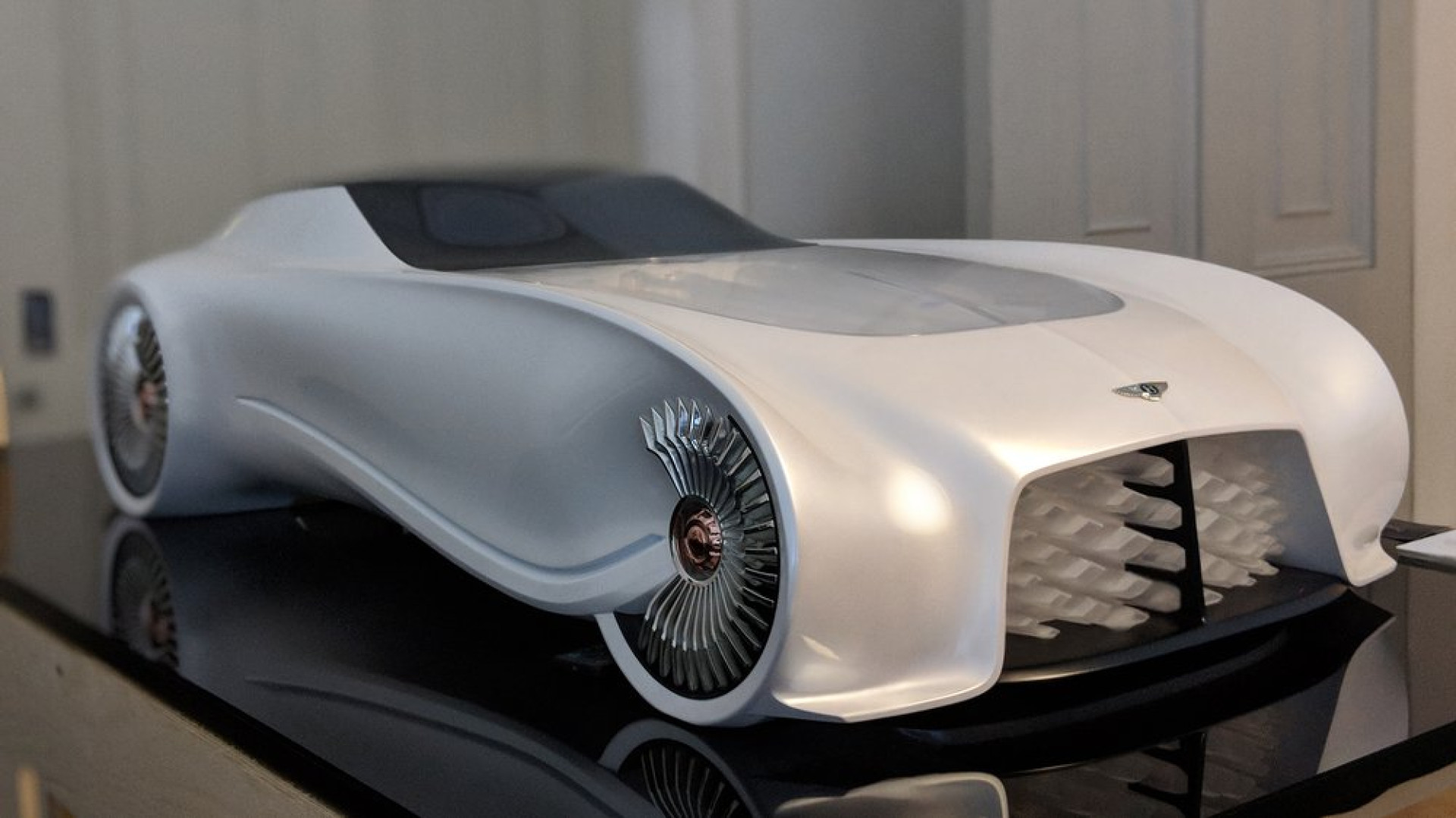 Já imaginou os carros em 2050? A Bentley revela-lhe algumas ideias