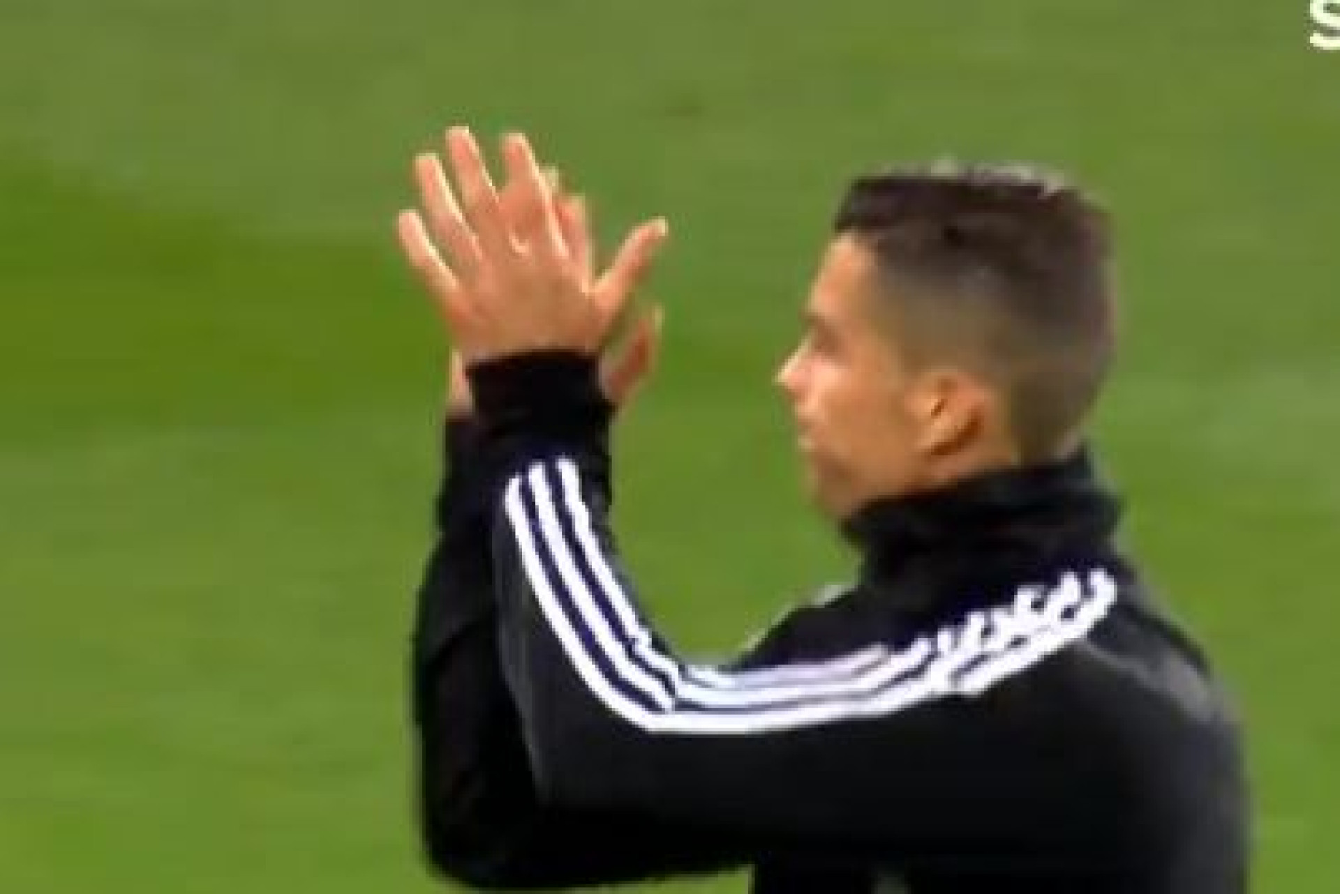 Ronaldo foi para o aquecimento, foi ovacionado e... agradeceu