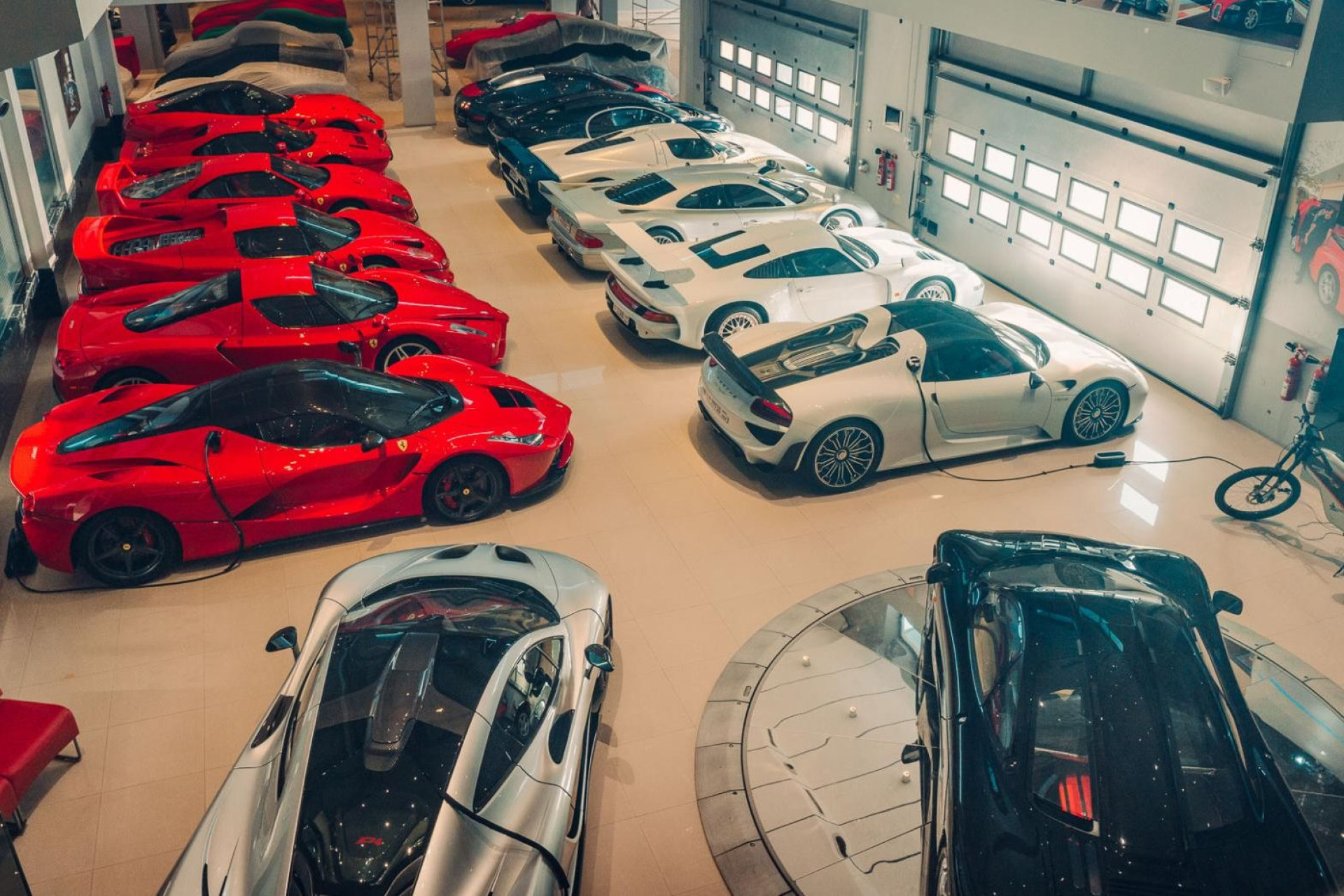 Atenção, Ronaldo! Esta é a maior garagem de carros do mundo