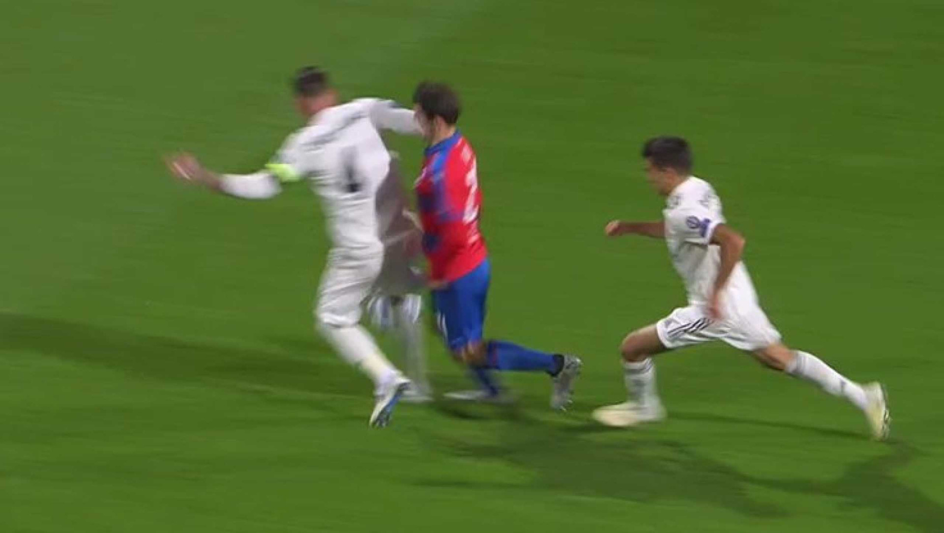 Sergio Ramos já fez estragos... no nariz do adversário