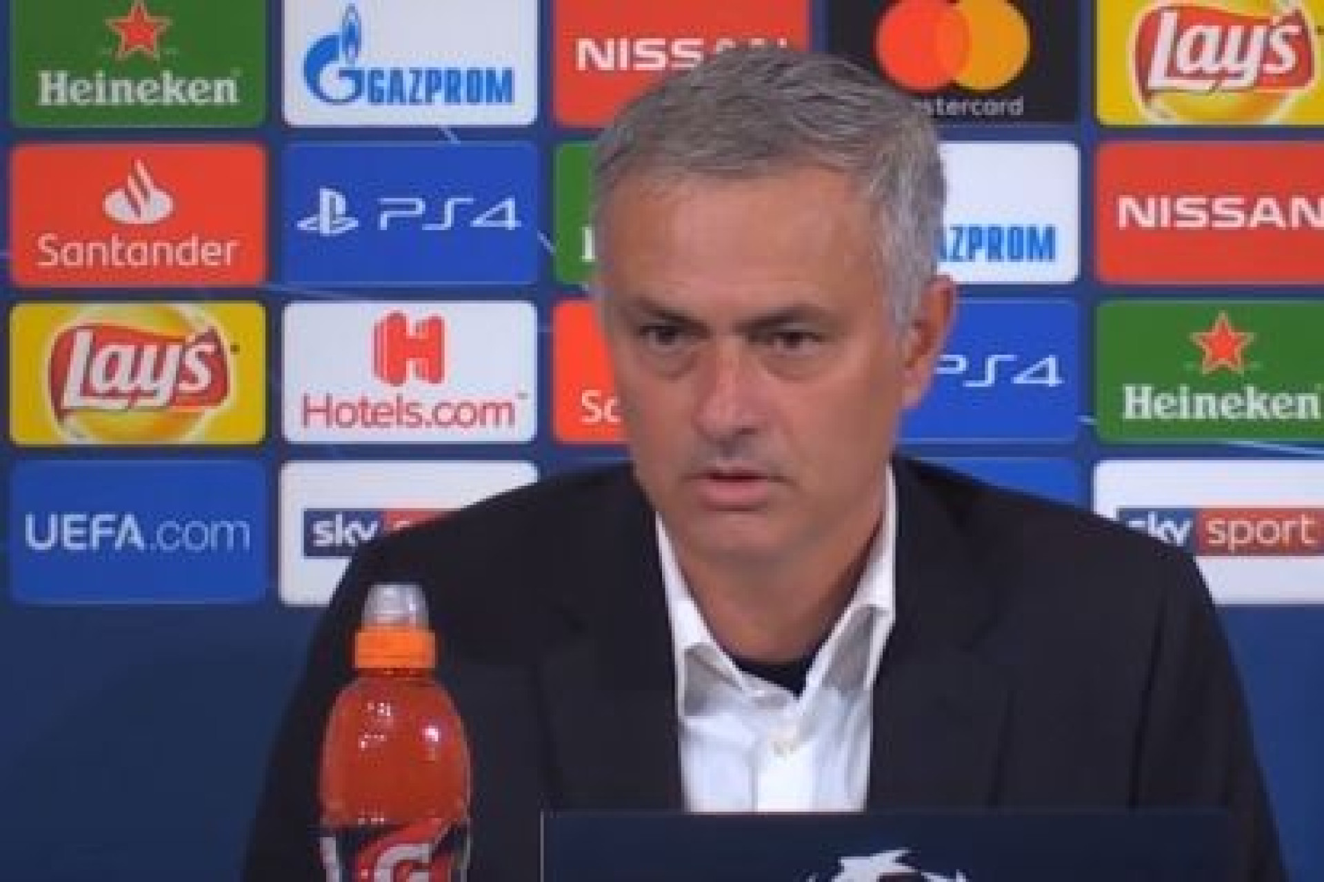Mourinho explica confusão em Turim... em duas línguas