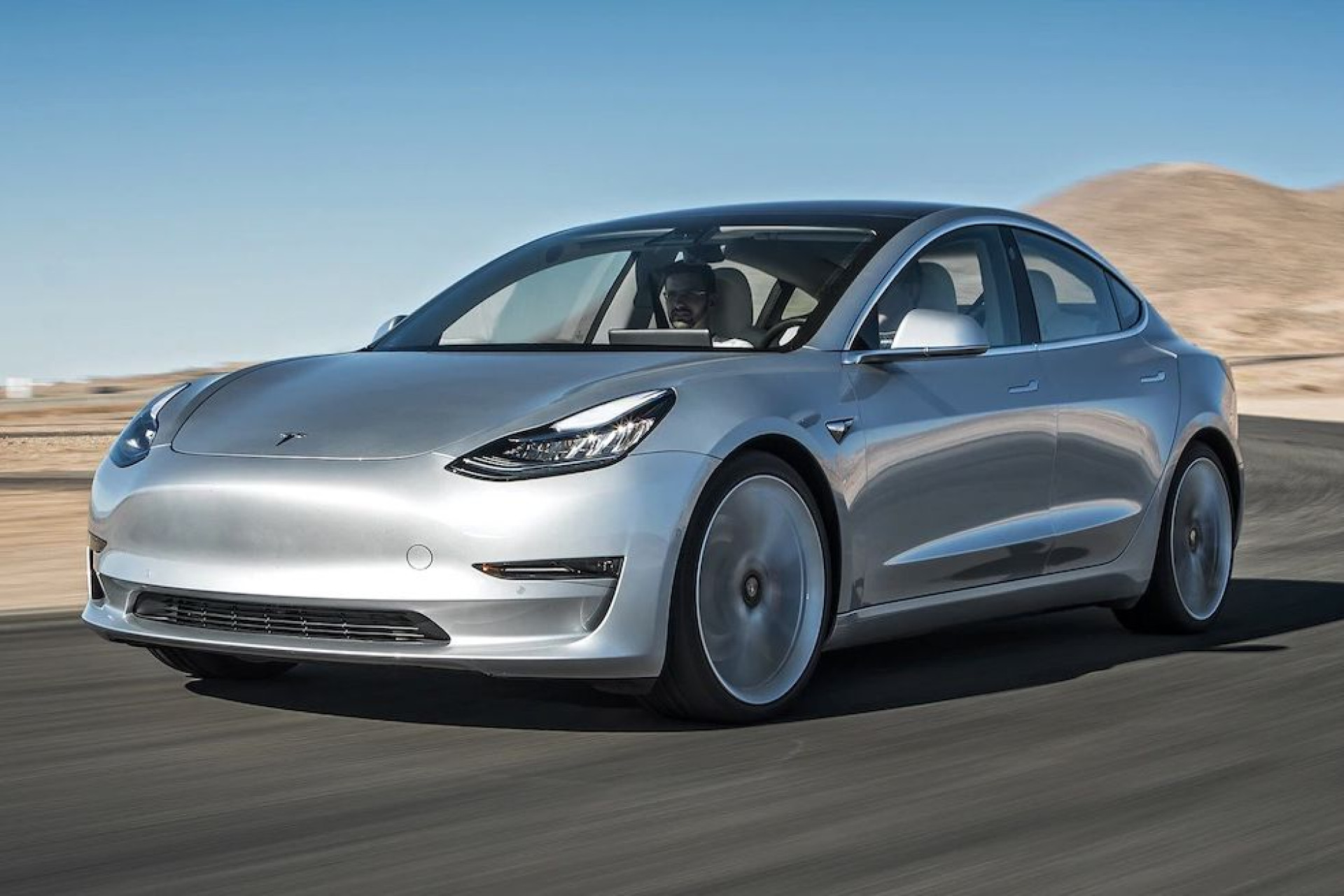 Tesla Model 3 mais rápido em pista que um Ferrari? Piloto diz que sim