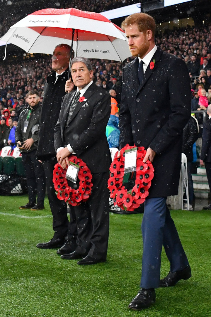 Príncipe Harry homenageia vítimas da Primeira Guerra Mundial
