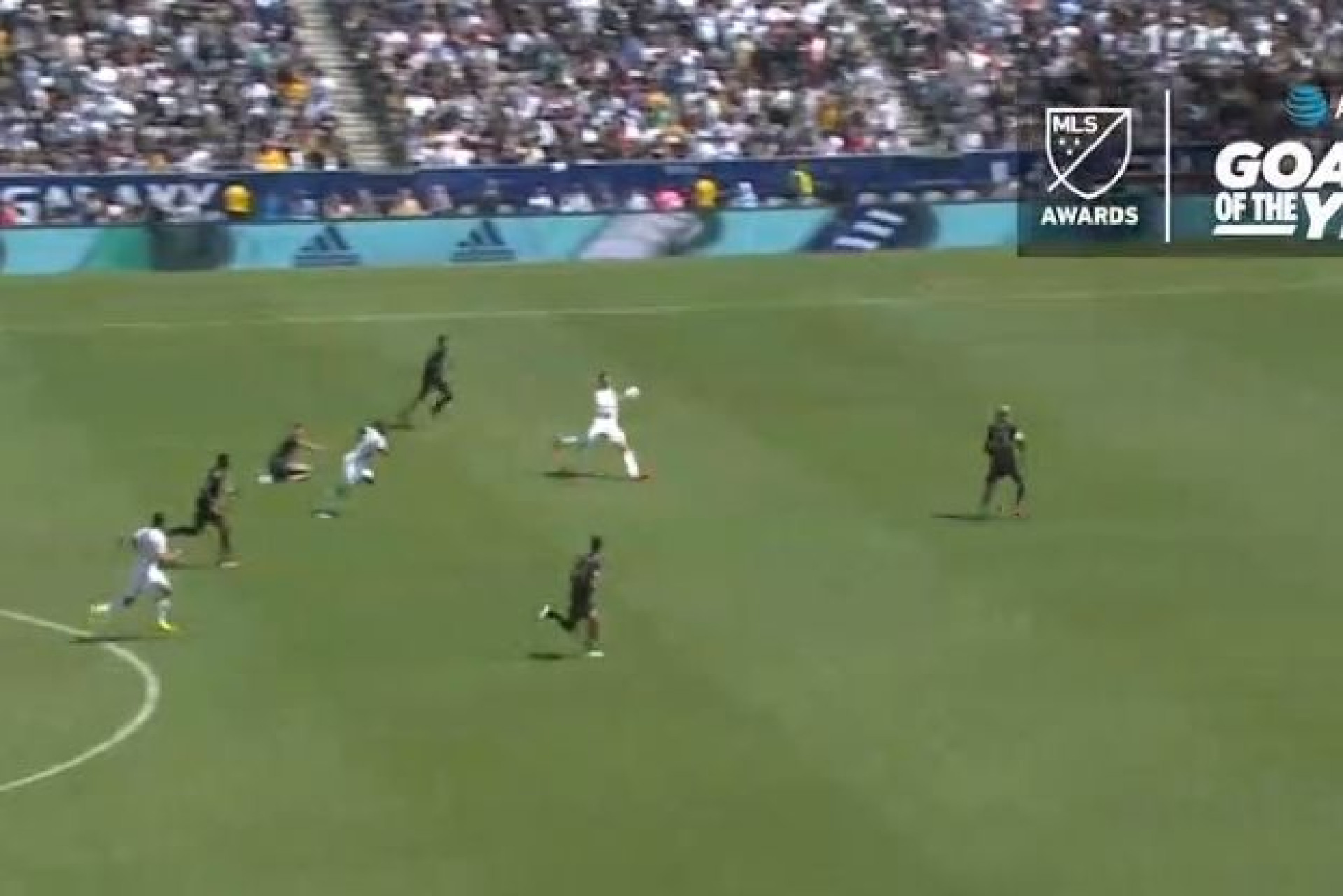 MLS: Prémio para Golo do Ano foi para esta 'bomba' de Ibrahimovic